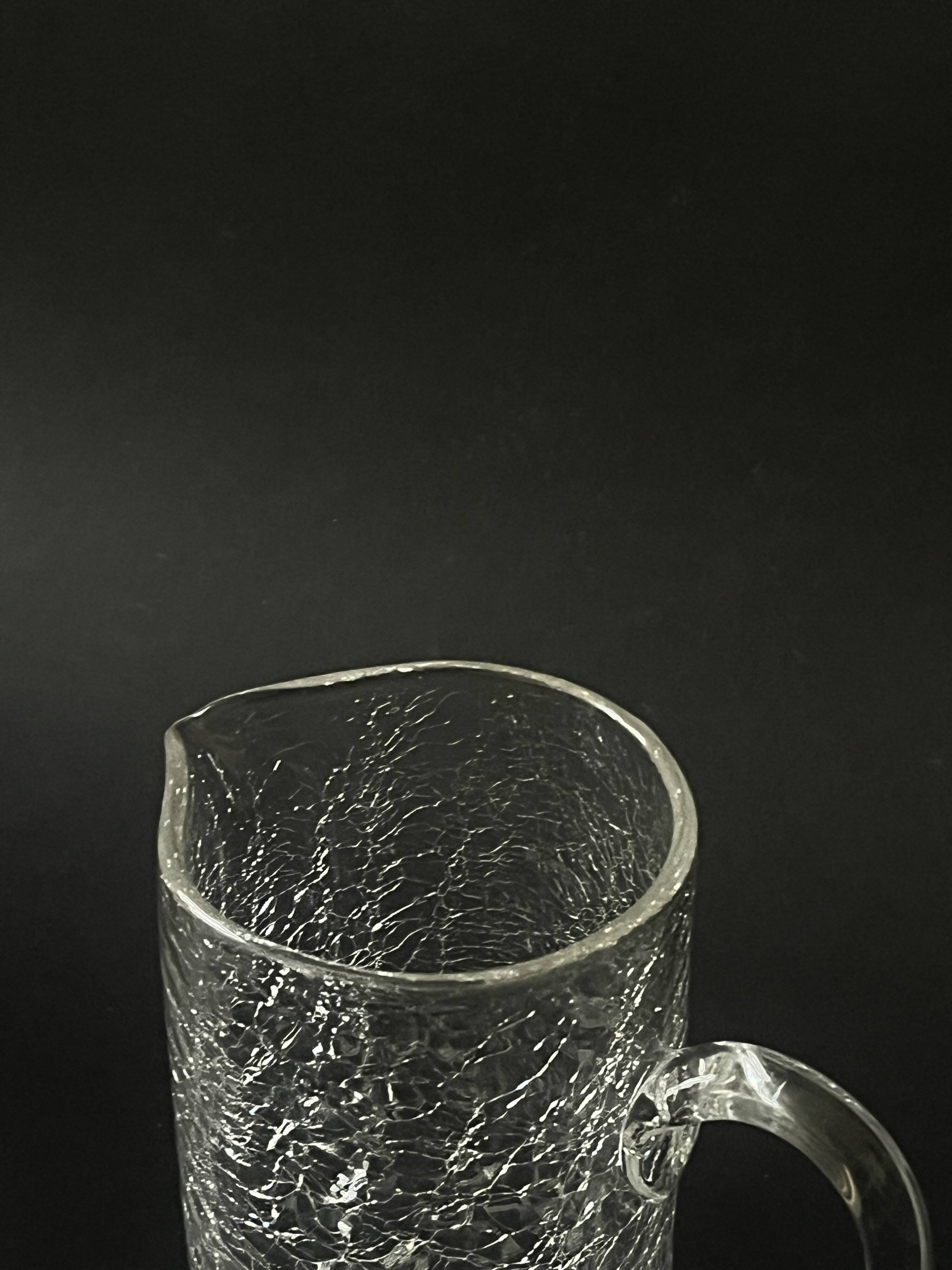 carafe à eau vintage en verre soufflée à la bouche