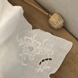 Ensemble de  10 serviettes de table vintage blanches et  brodées