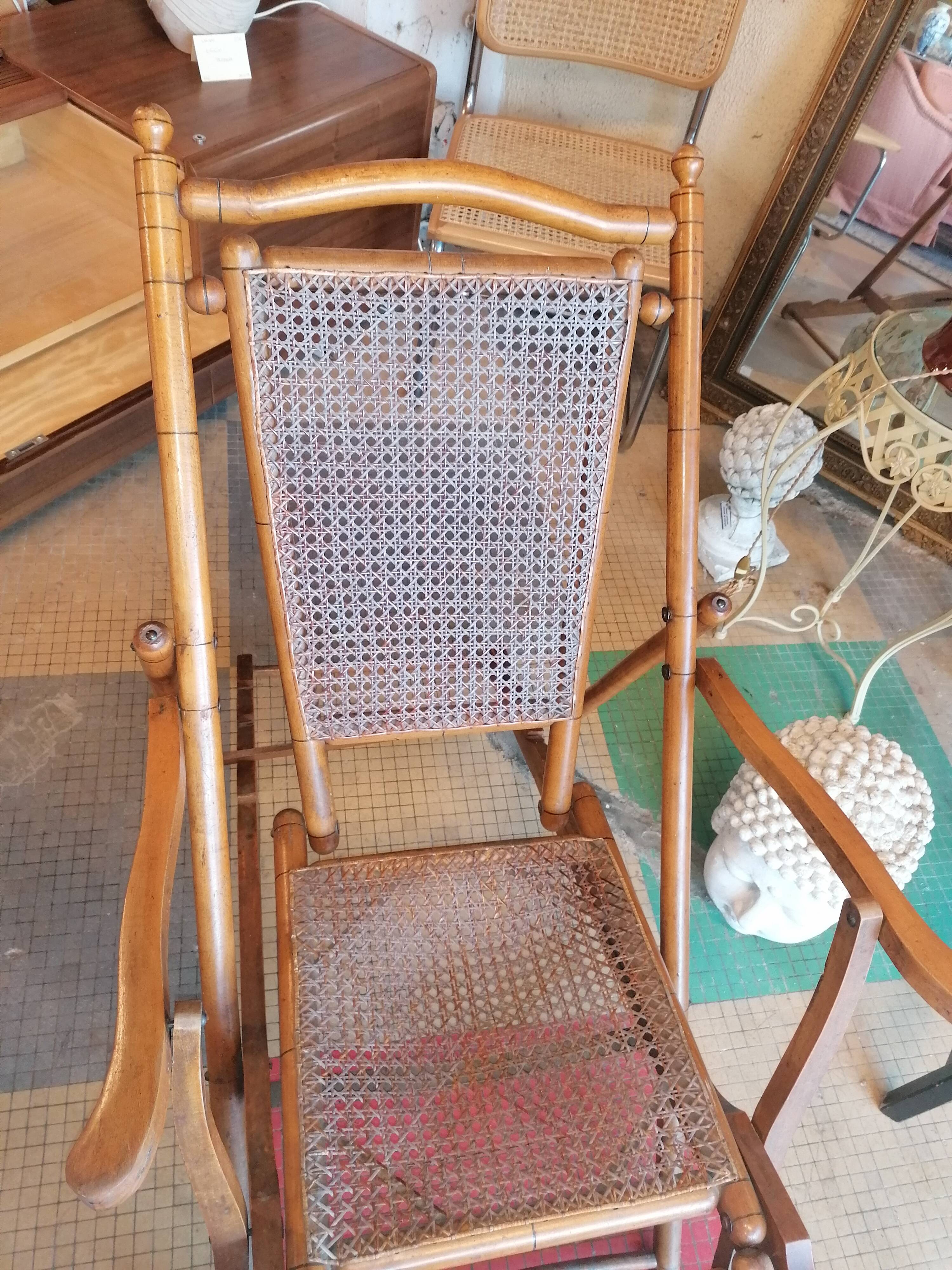 Ocean liner deck chaise longue