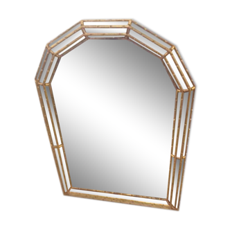 Closed mirror in wood and stucco