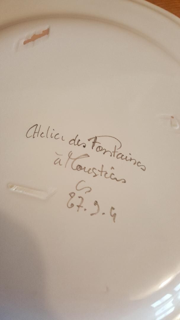 Moustiers earthenware plate from the Atelier des Fontaines
