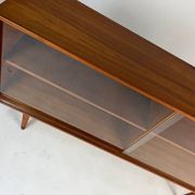 Vitrine vintage en teck, buffet, étagère des années 60, style mid-century.