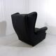 Fauteuil à oreilles en cuir noir sur roulettes années 1960