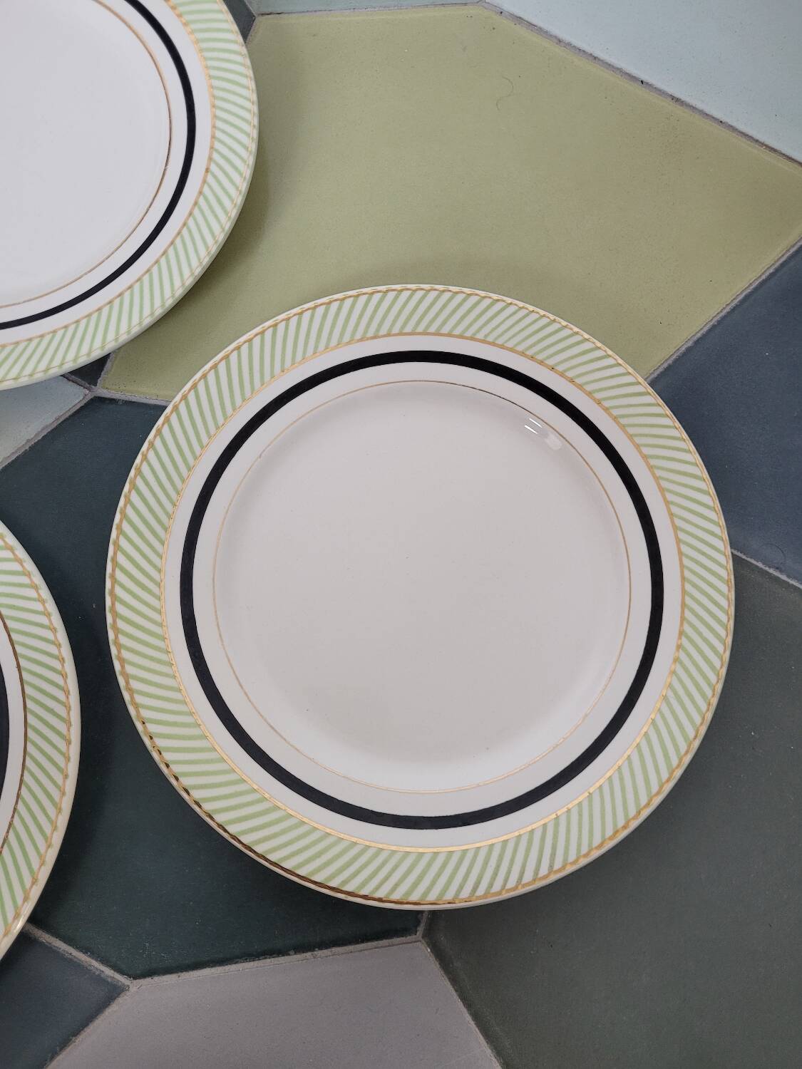 Lot n°2 of 5 Opaceline dessert plates from Salins