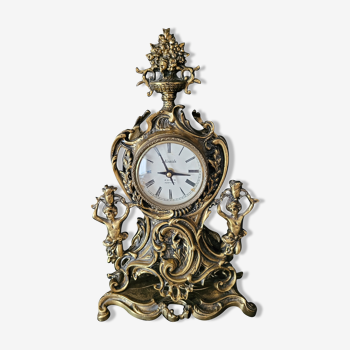 Pendule en bronze doré de style Louis XV