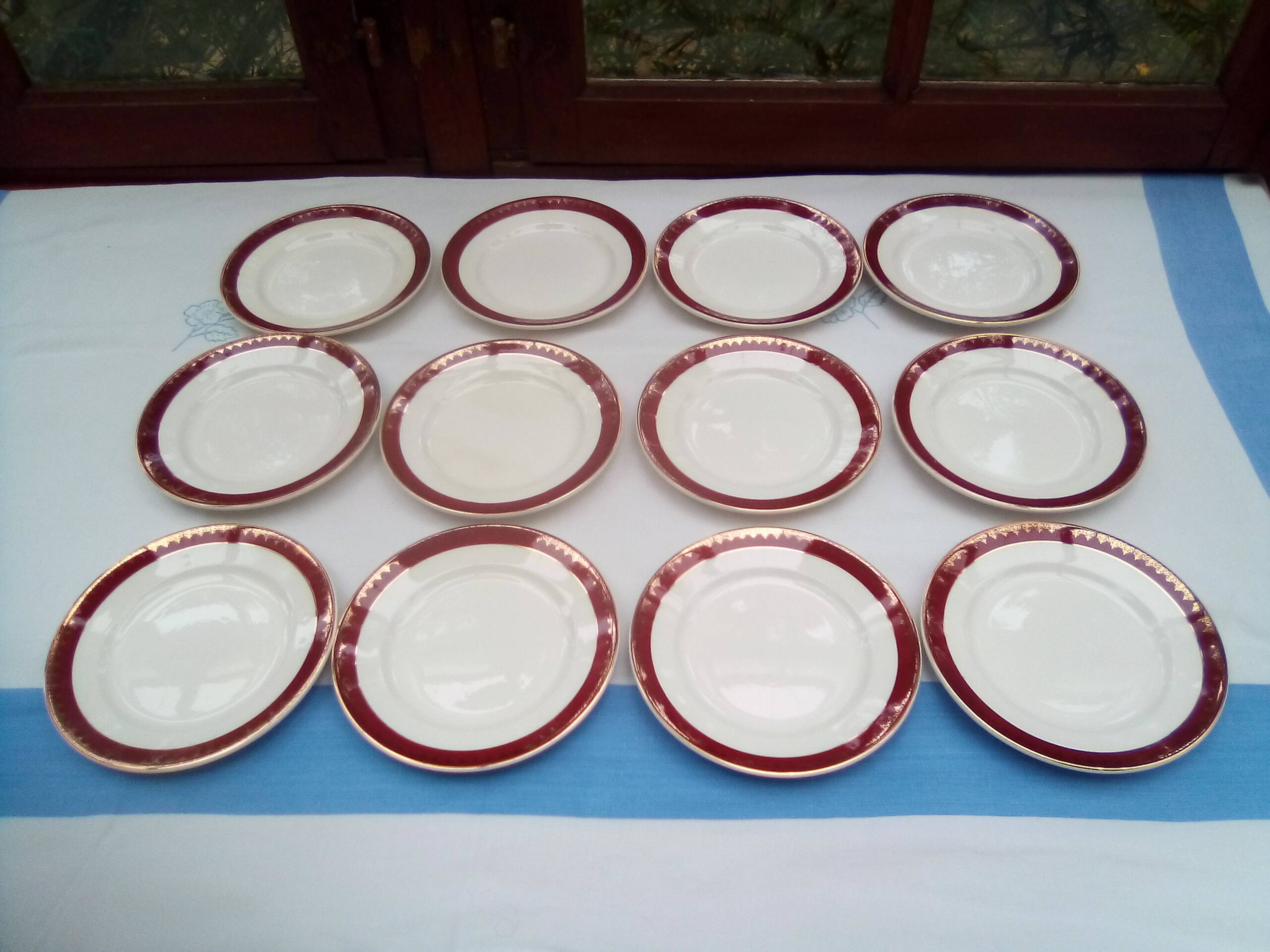 12 Rubis / Digoin dessert plates