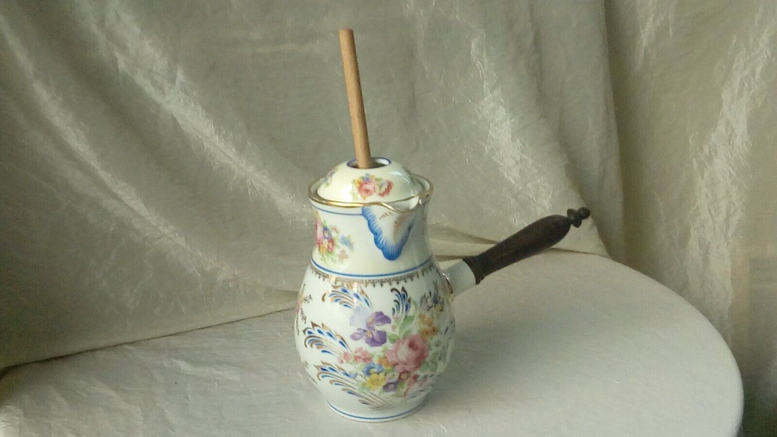 Limoges porcelain chocolatiere with its moussoir