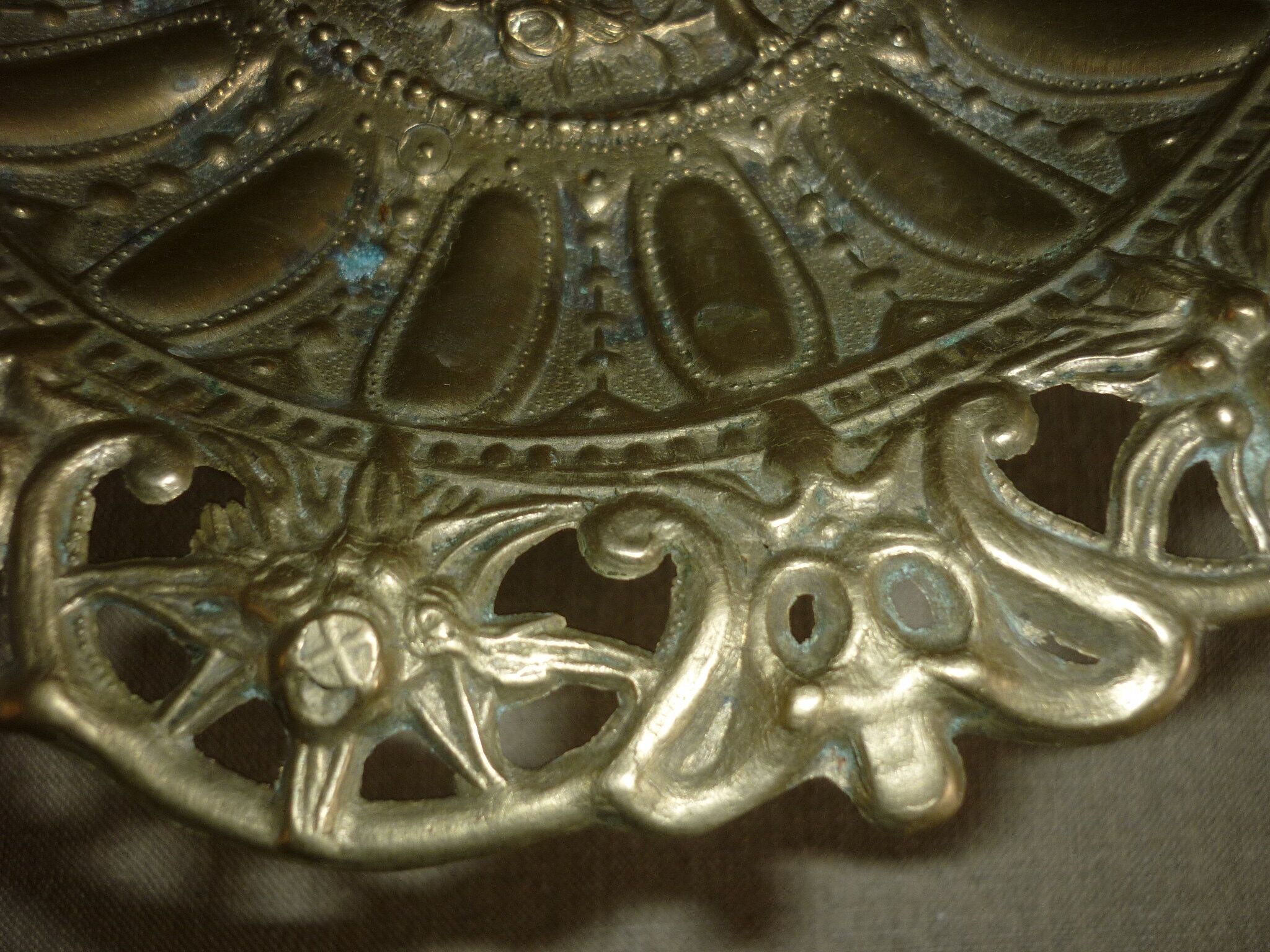 Fruit cup on bronze piedouche