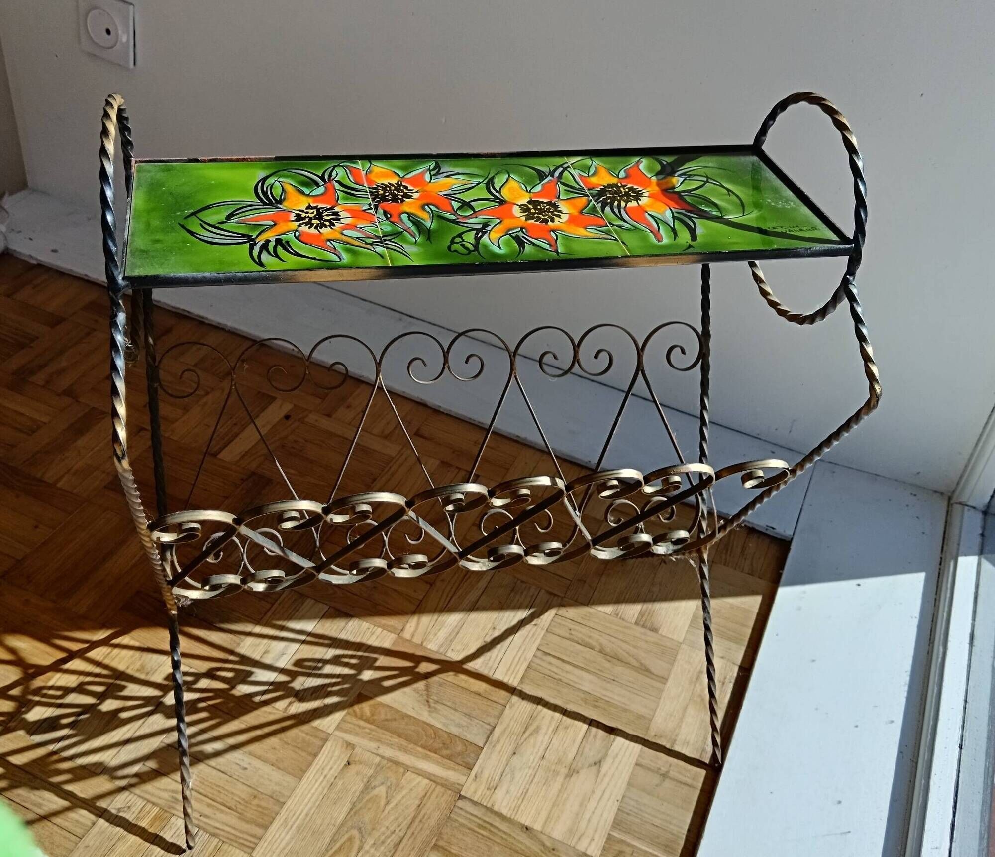 Metal magazine rack and Vallauris tiles