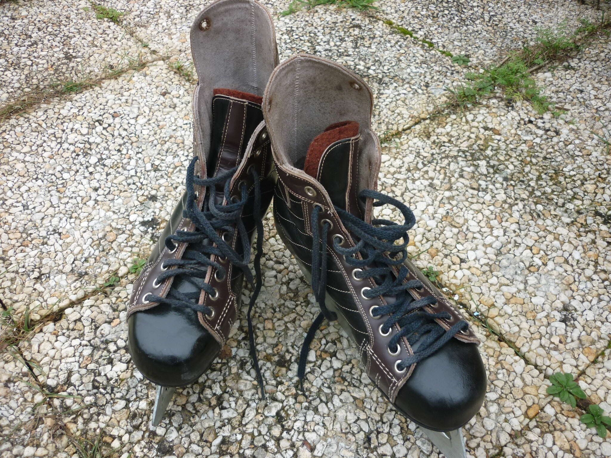 Old Lutra ice hockey skates