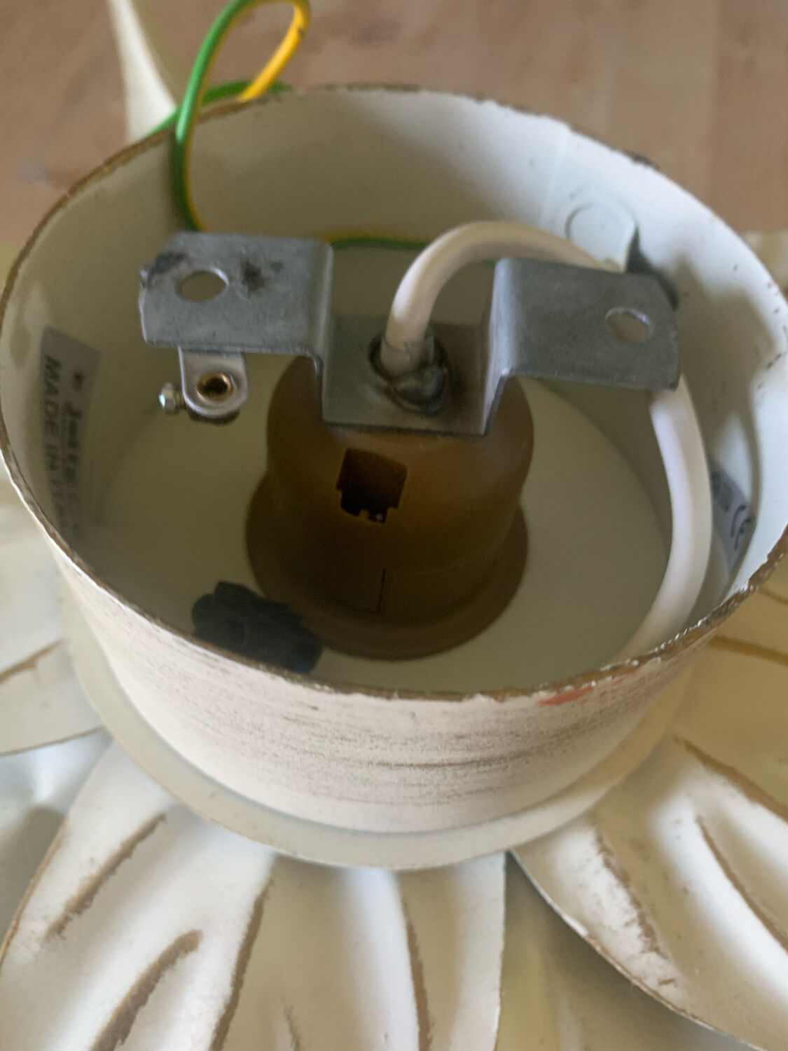 Metal flower wall lamp