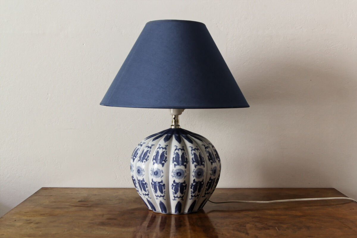 Chinese porcelain lamp