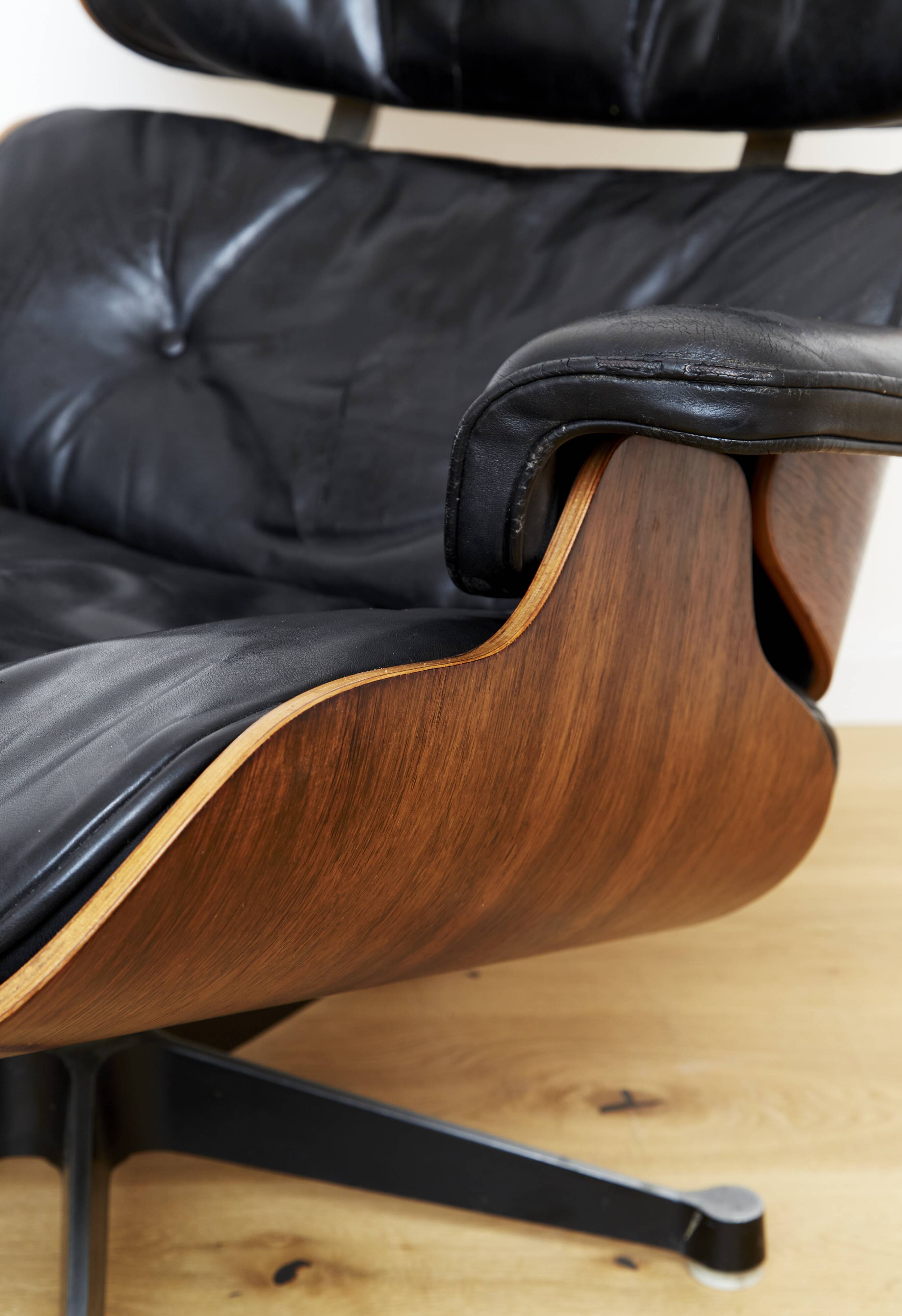 Fauteuil et pouf Charles & Ray Eames pour Herman Miller