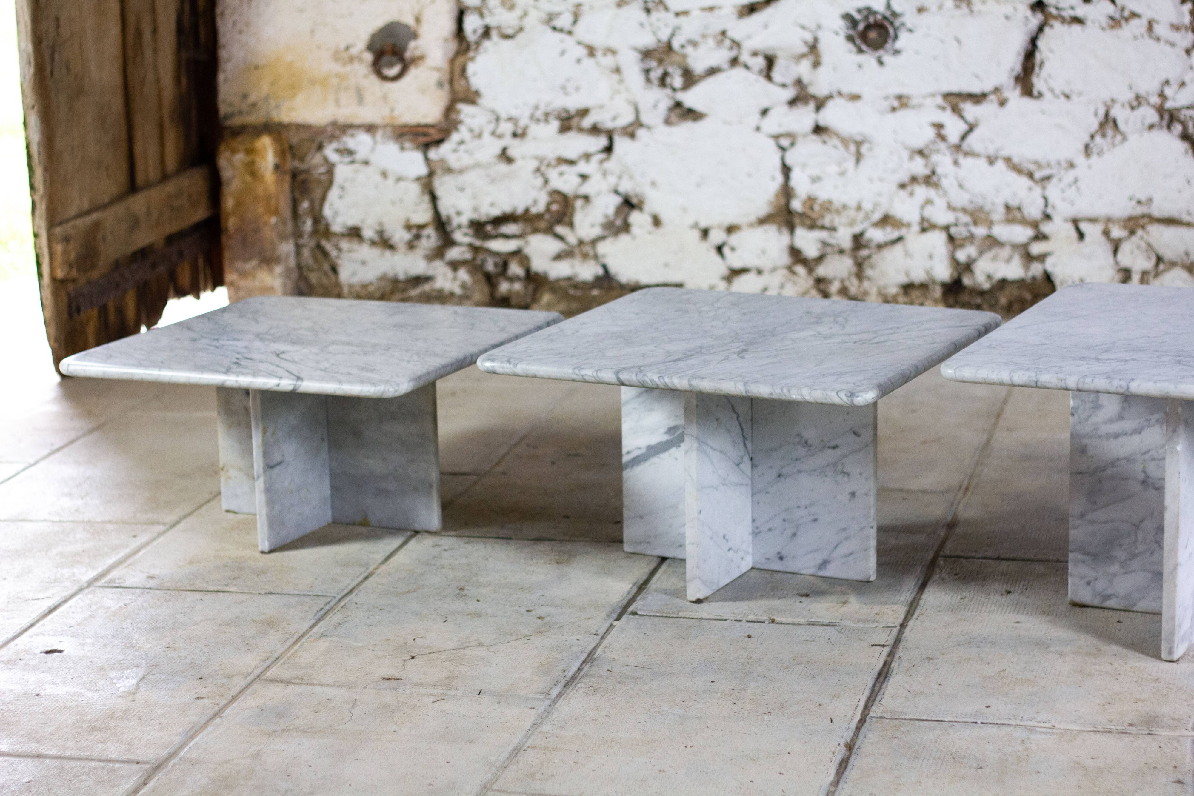 Ensemble de trois tables gigognes en marbre, 1970