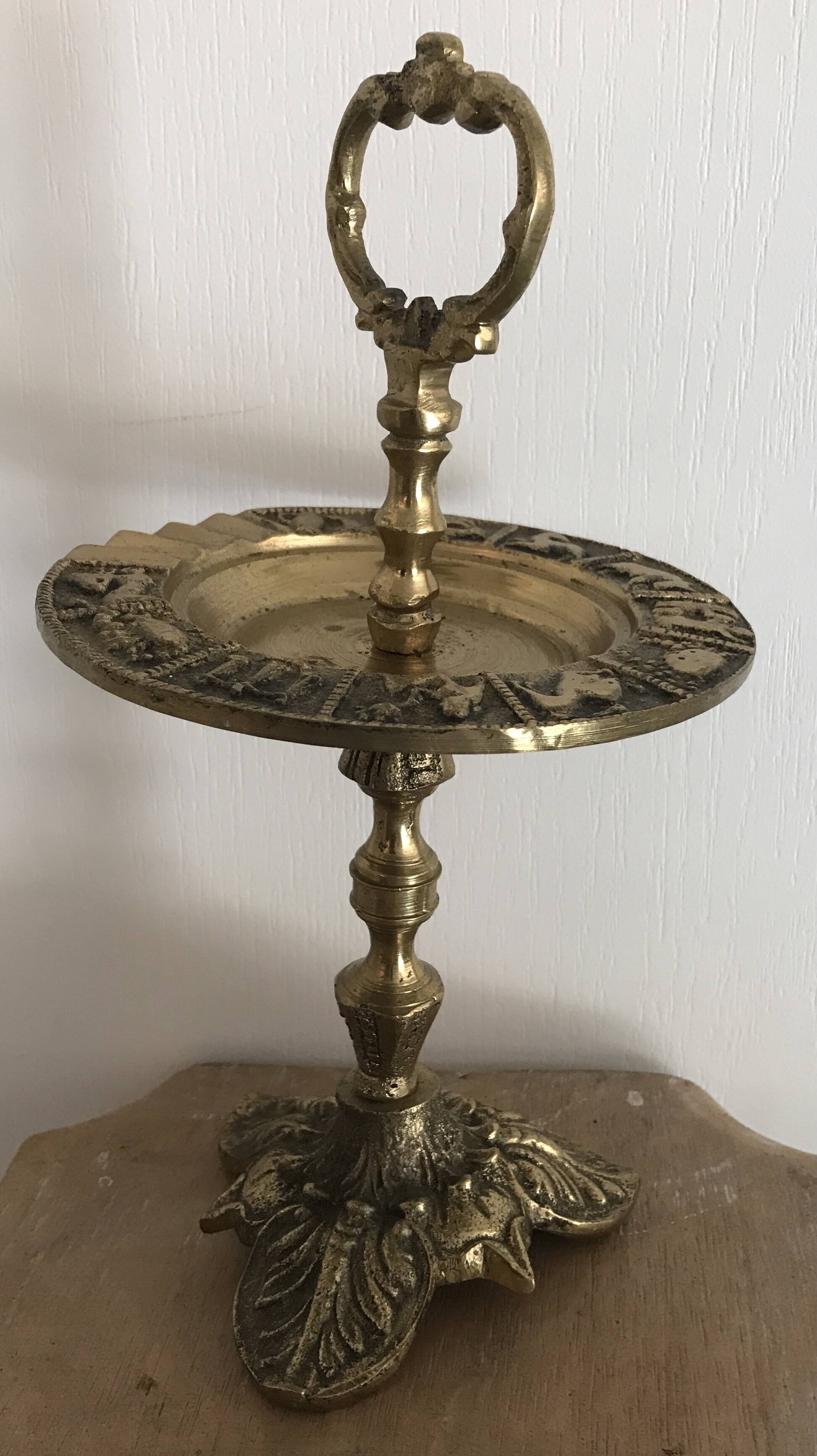 Cendrier sur pied en laiton massif vintage décor signes du zodiaque