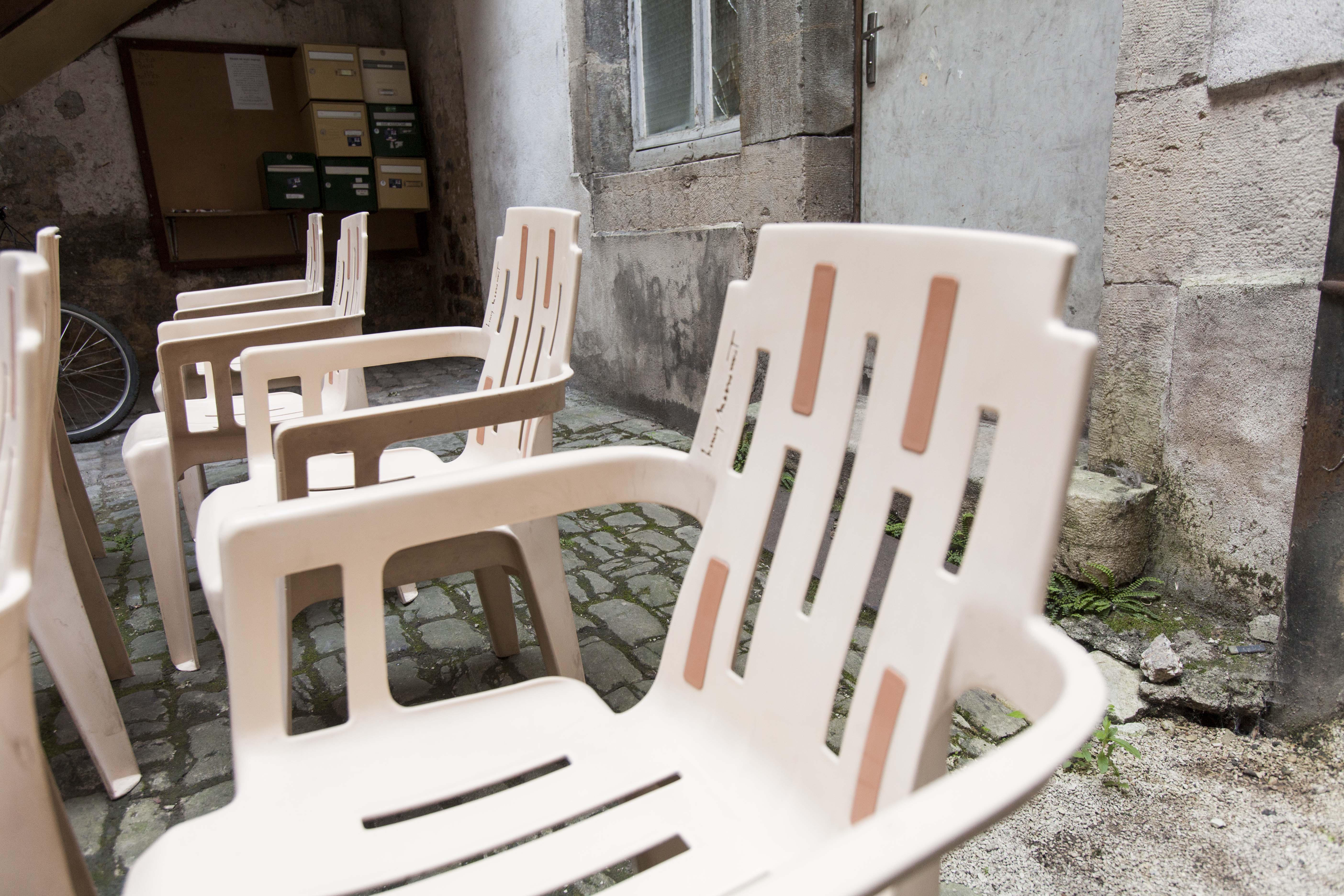 Set of 10 chairs mambo Stamp Henry Massonnet by Pierre Paulin