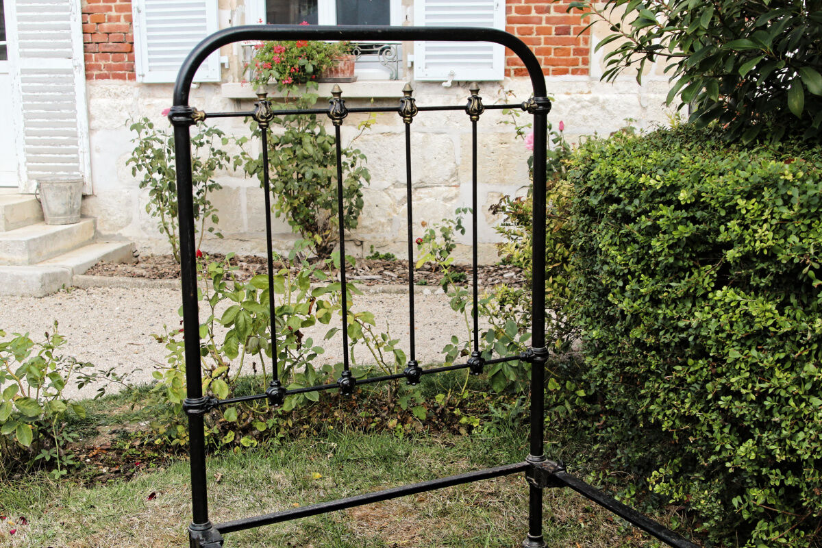 Cast iron bed, one person