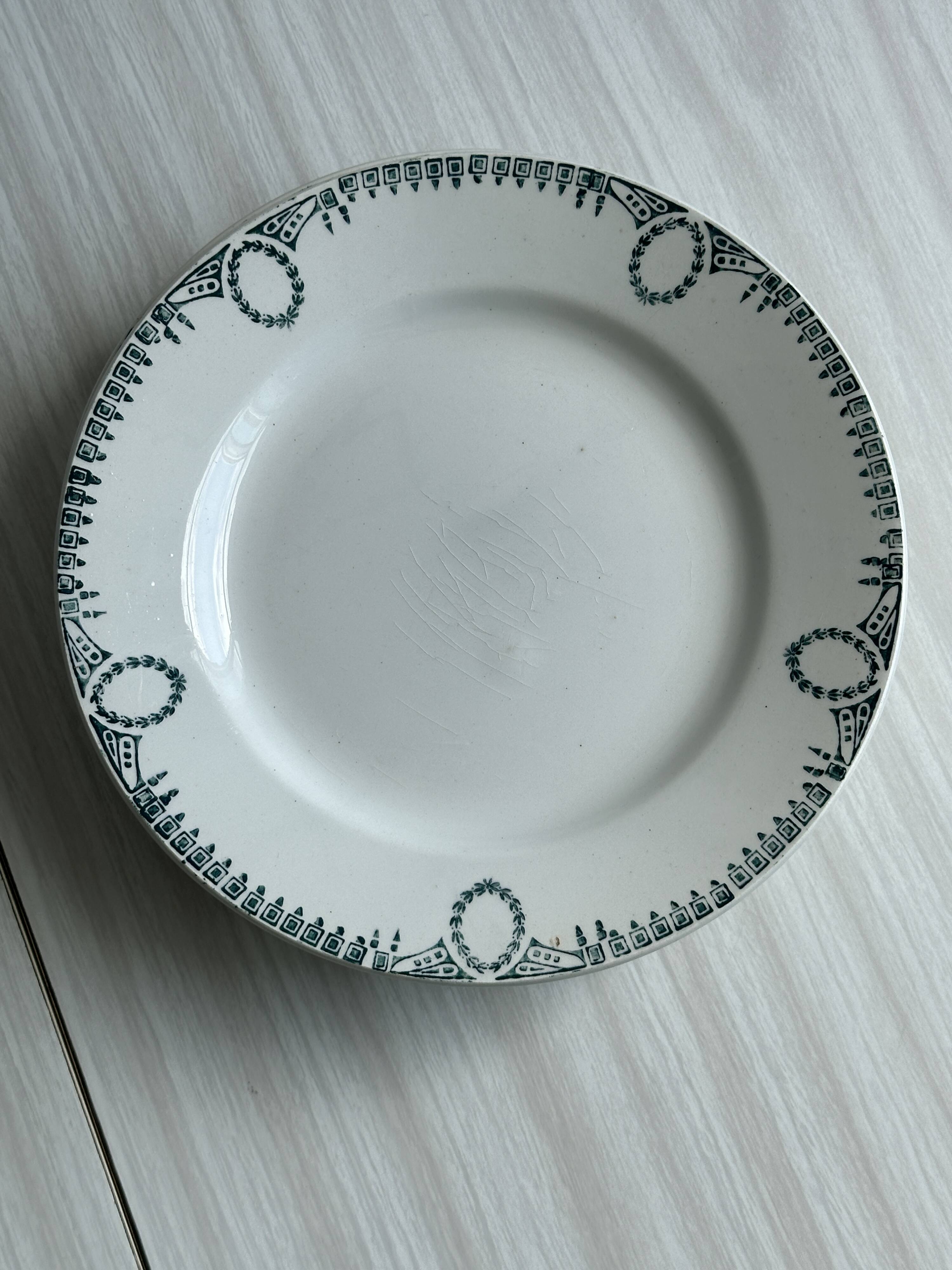 6 earthenware dinner plates, green decor, St Amand Nord iron earth.