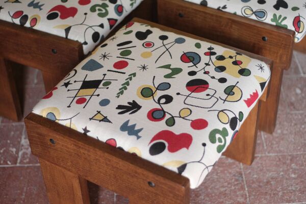 Lot de 3 tabourets bois de Hêtre garniture tissu dans le goût de Miro