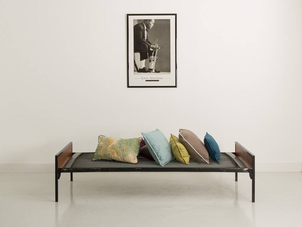 Cadre de lit vintage en métal et teck (90x190)