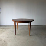 Scandinavian design extendable round table in teak, Danish manufacture.