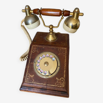 Téléphone vintage en cuir, bois et laiton