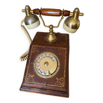 Téléphone vintage en cuir, bois et laiton