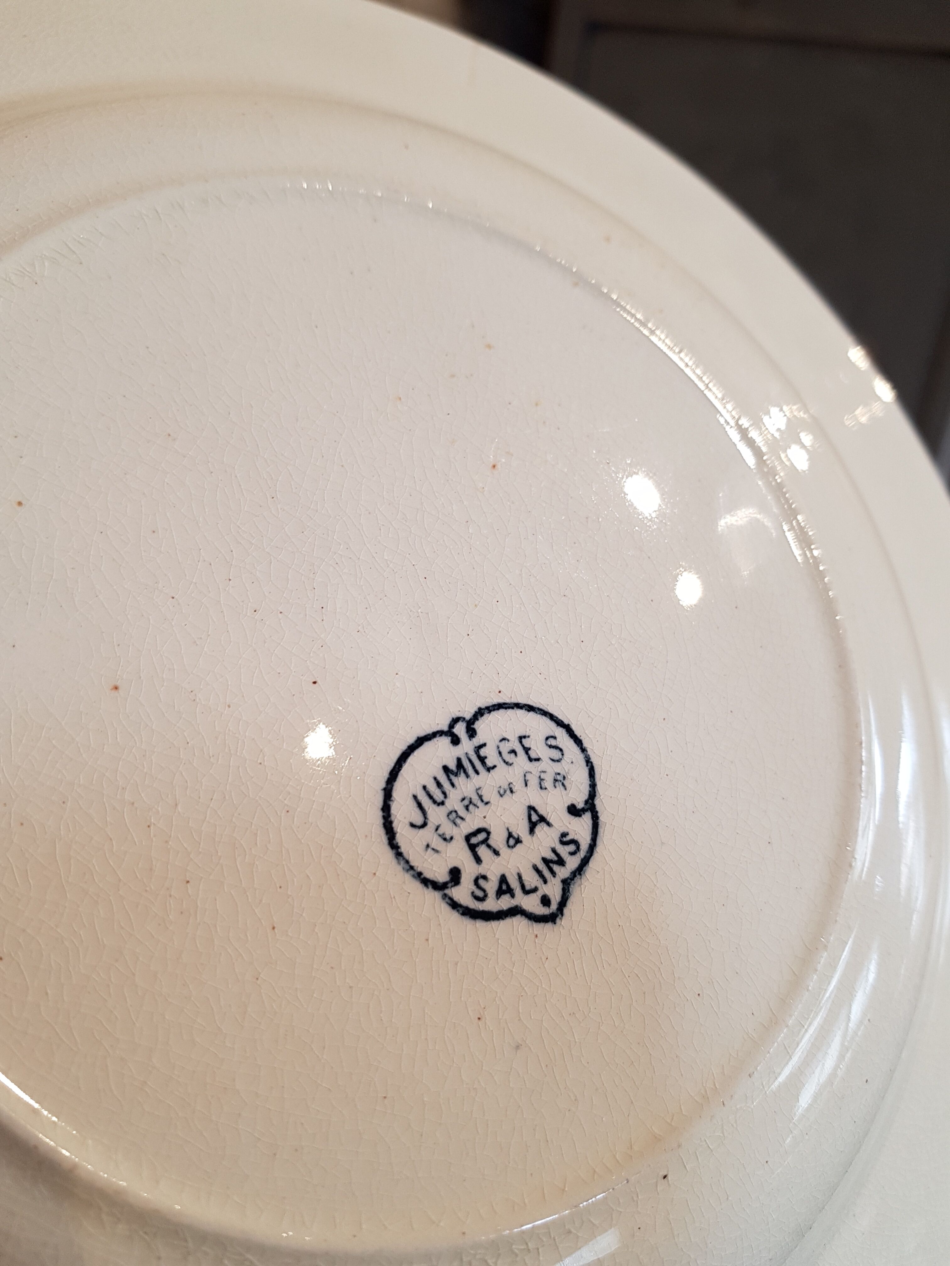 Series of 8 soup plates Earth iron model Jumièges