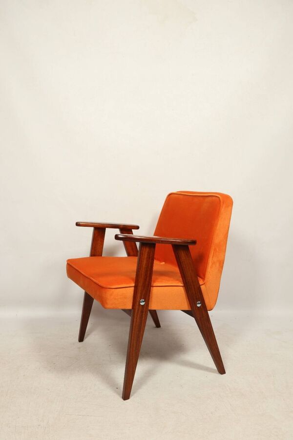 Fauteuil scandinave en velours orange par Chierowski, 1962