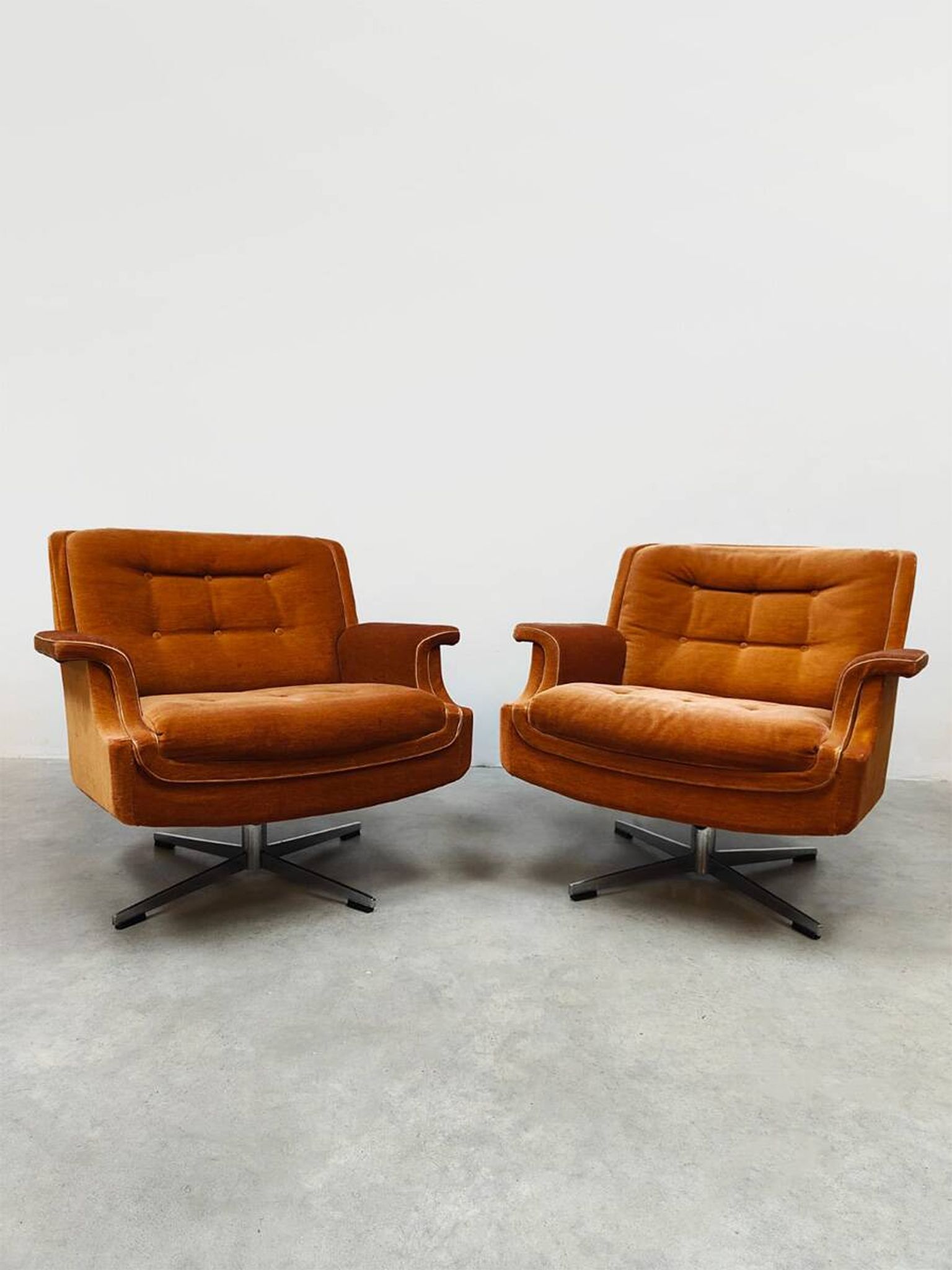 Midcentury lounge set swivel armchairs & sofa 'Madmen style'