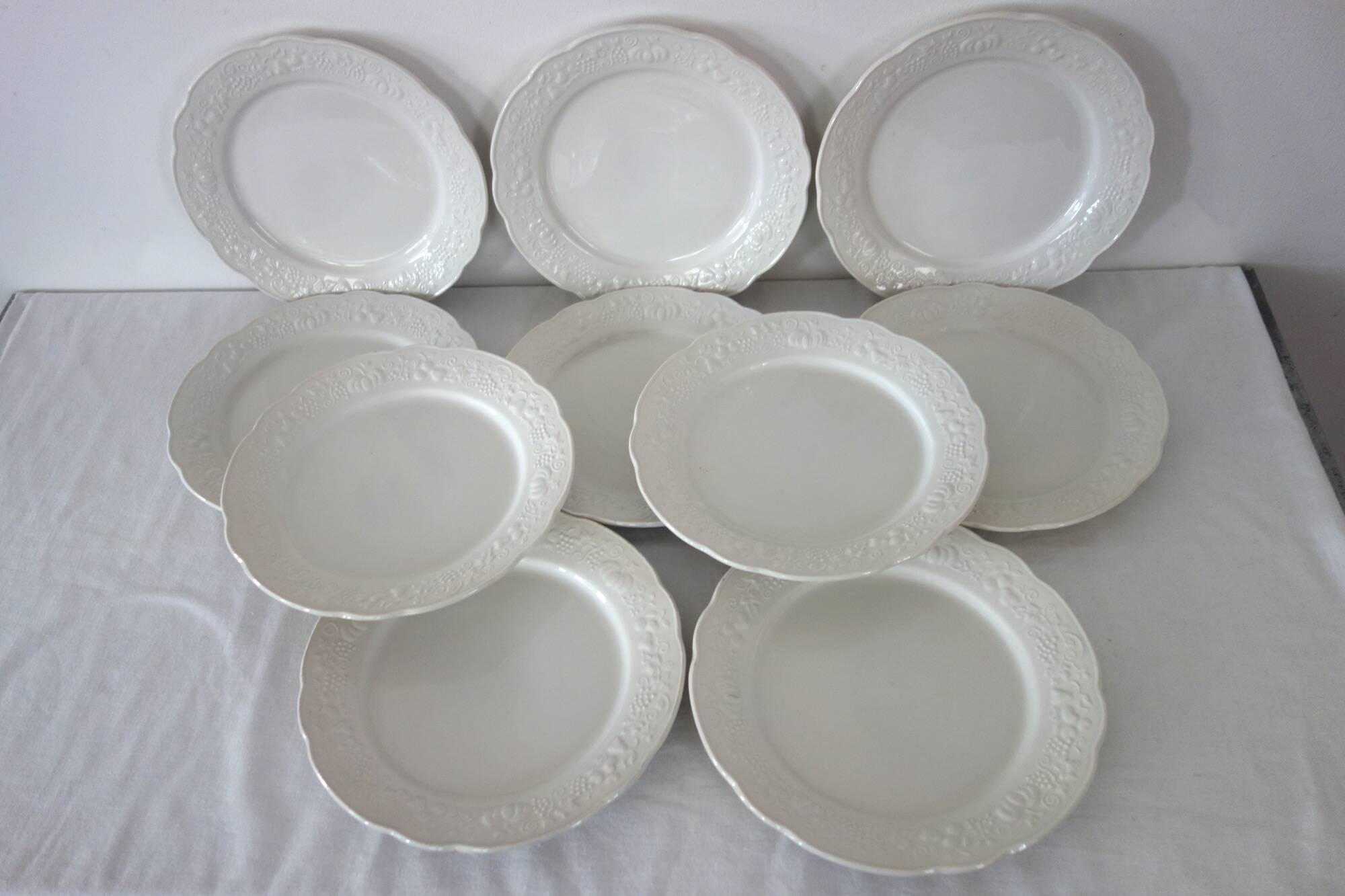 Set of 10 flat plates in Sarreguemines earthenware, early 20th century