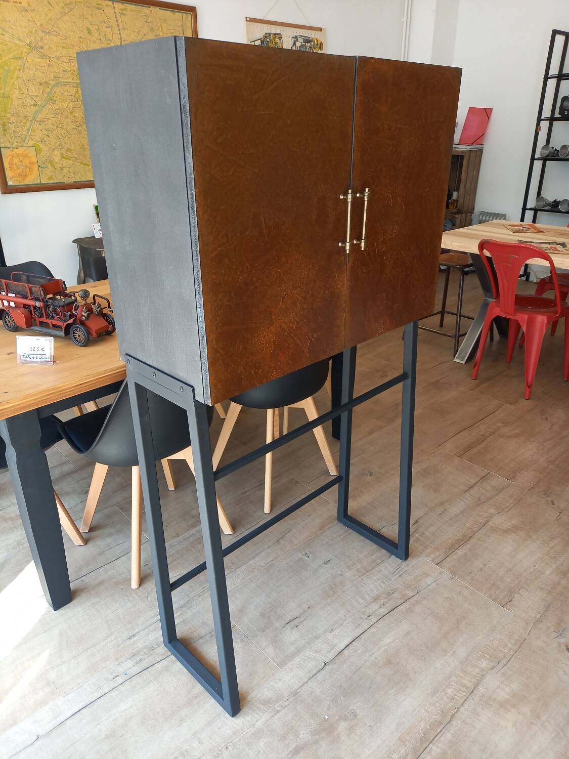 Cabinet/bar furniture