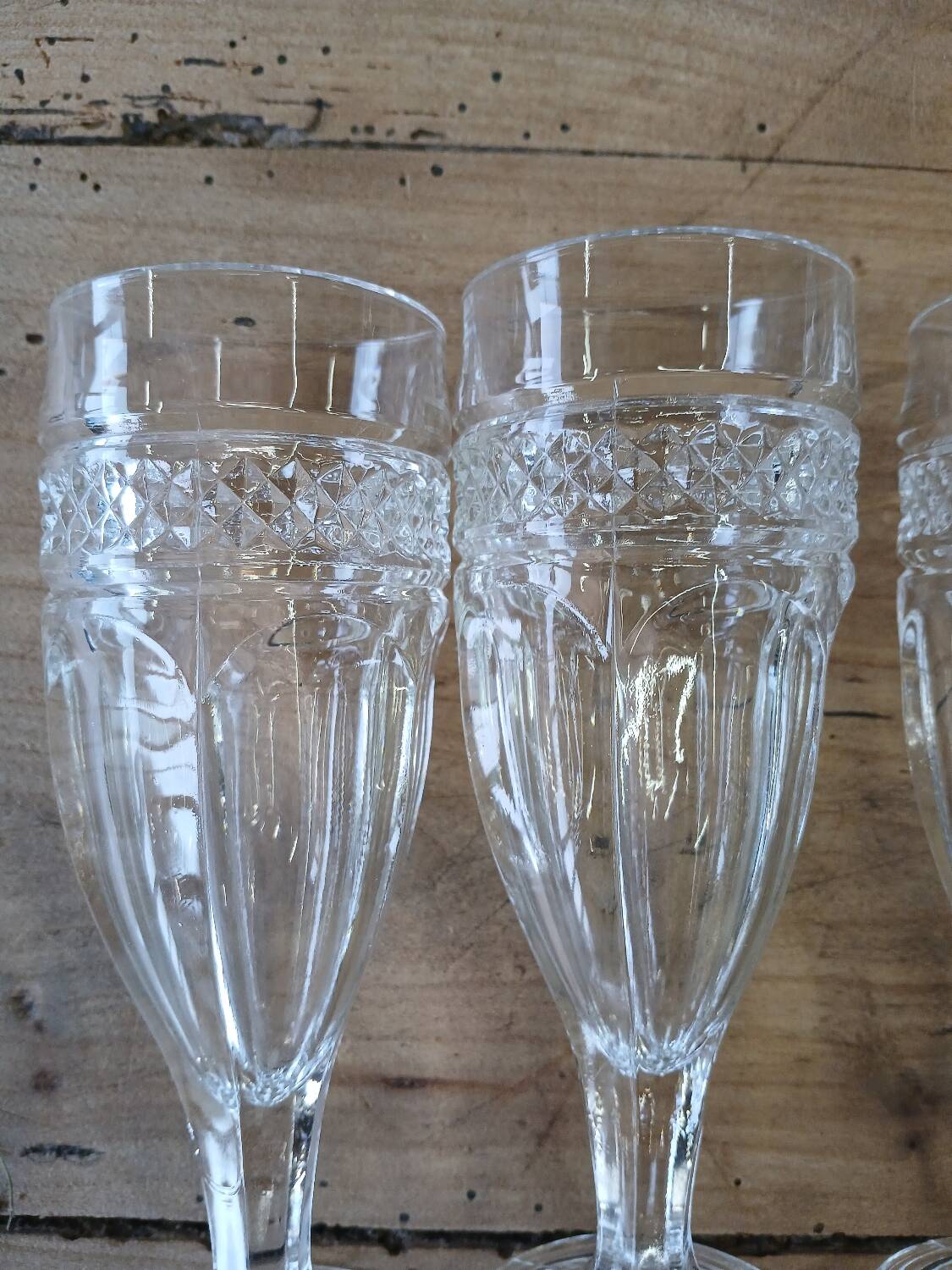 6 flutes in thick chiseled glass
