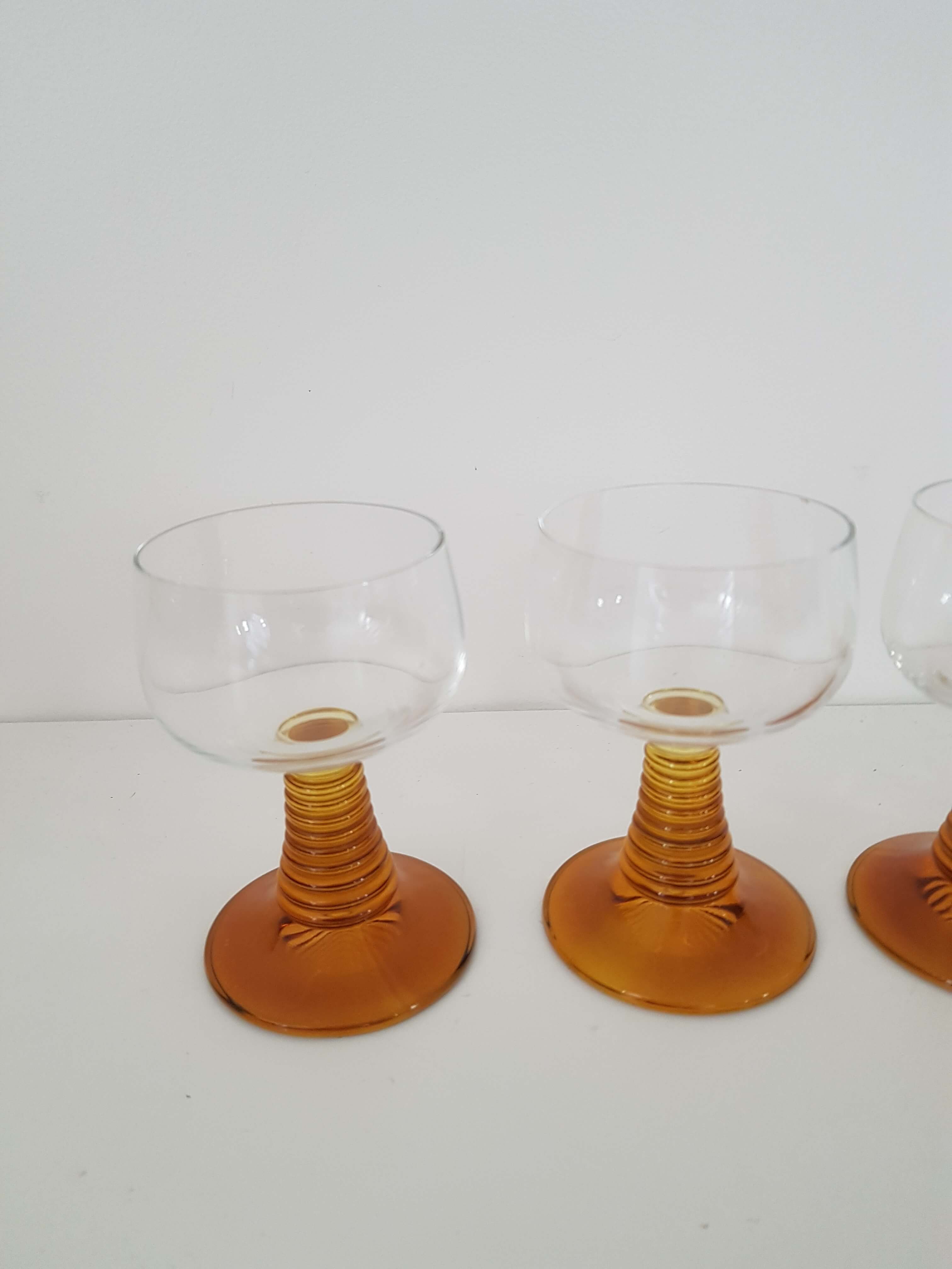 4 vintage foot glasses