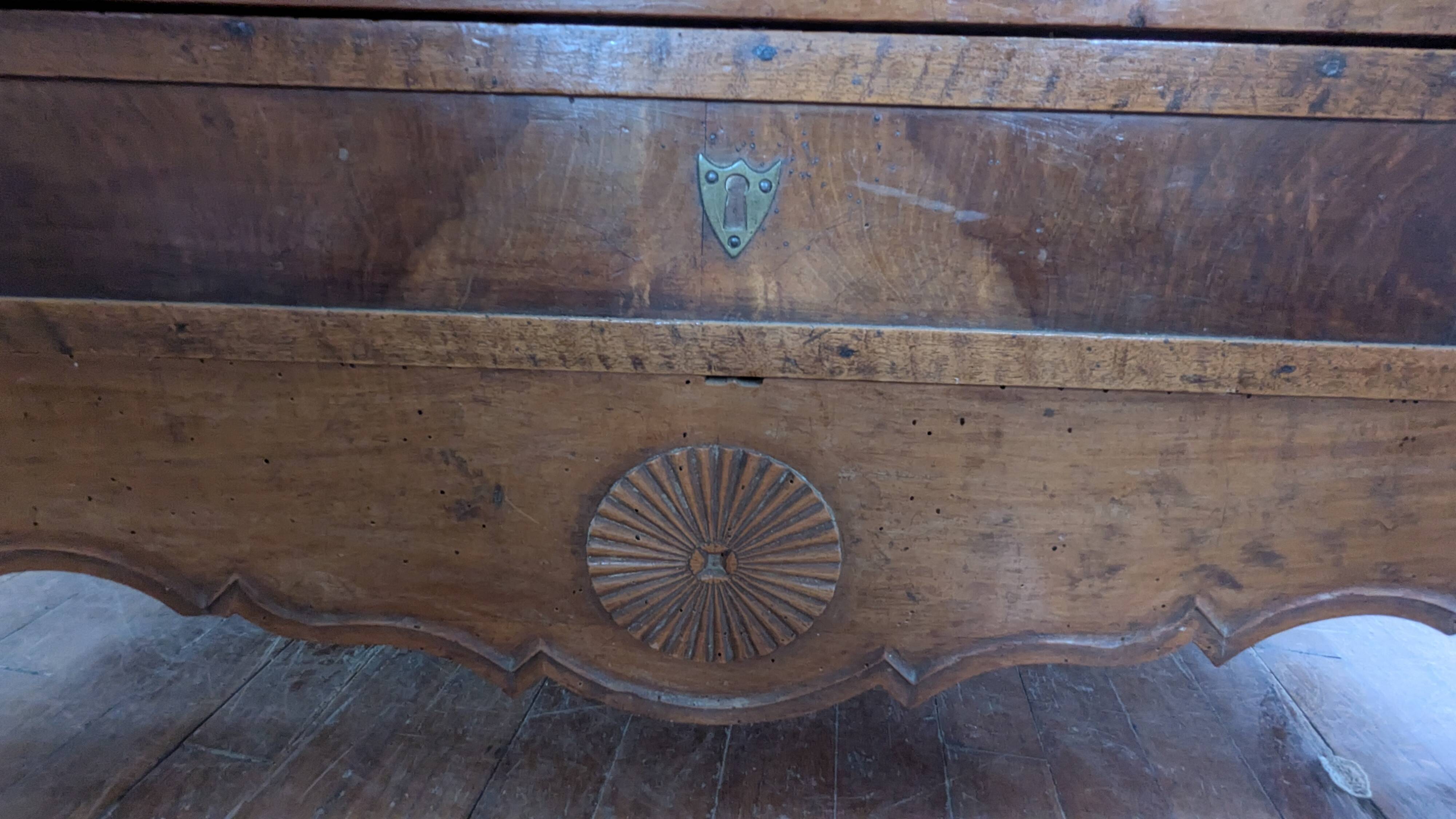 Armoire époque style Louis XV -Louis XVI en noyer