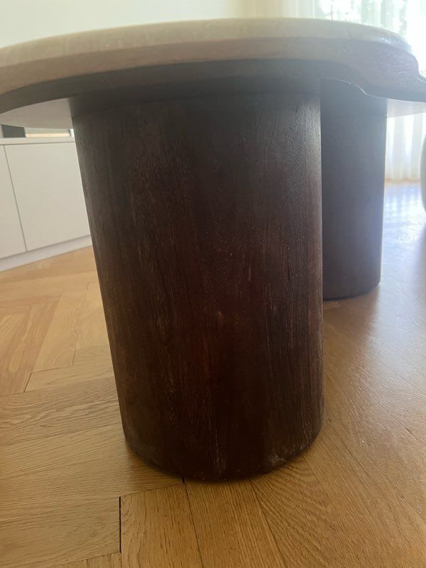 Table basse en bois de manguier et en travertin