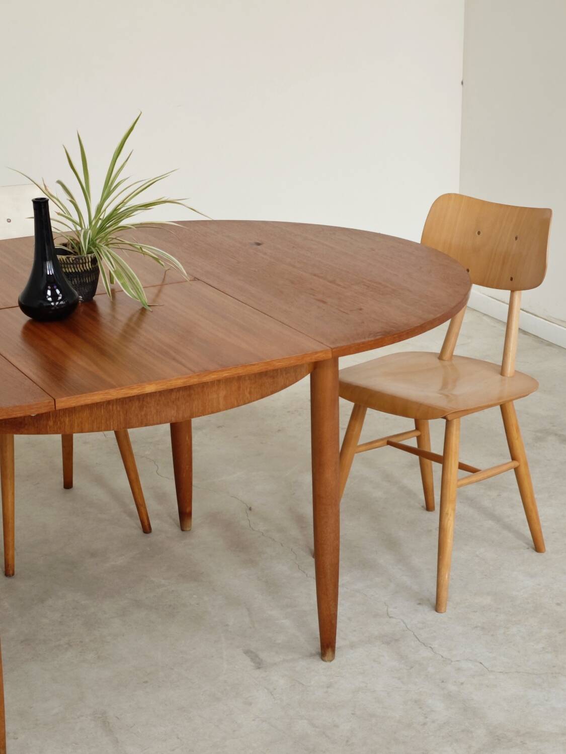 Round extending table, light oak, East Germany, 1960s