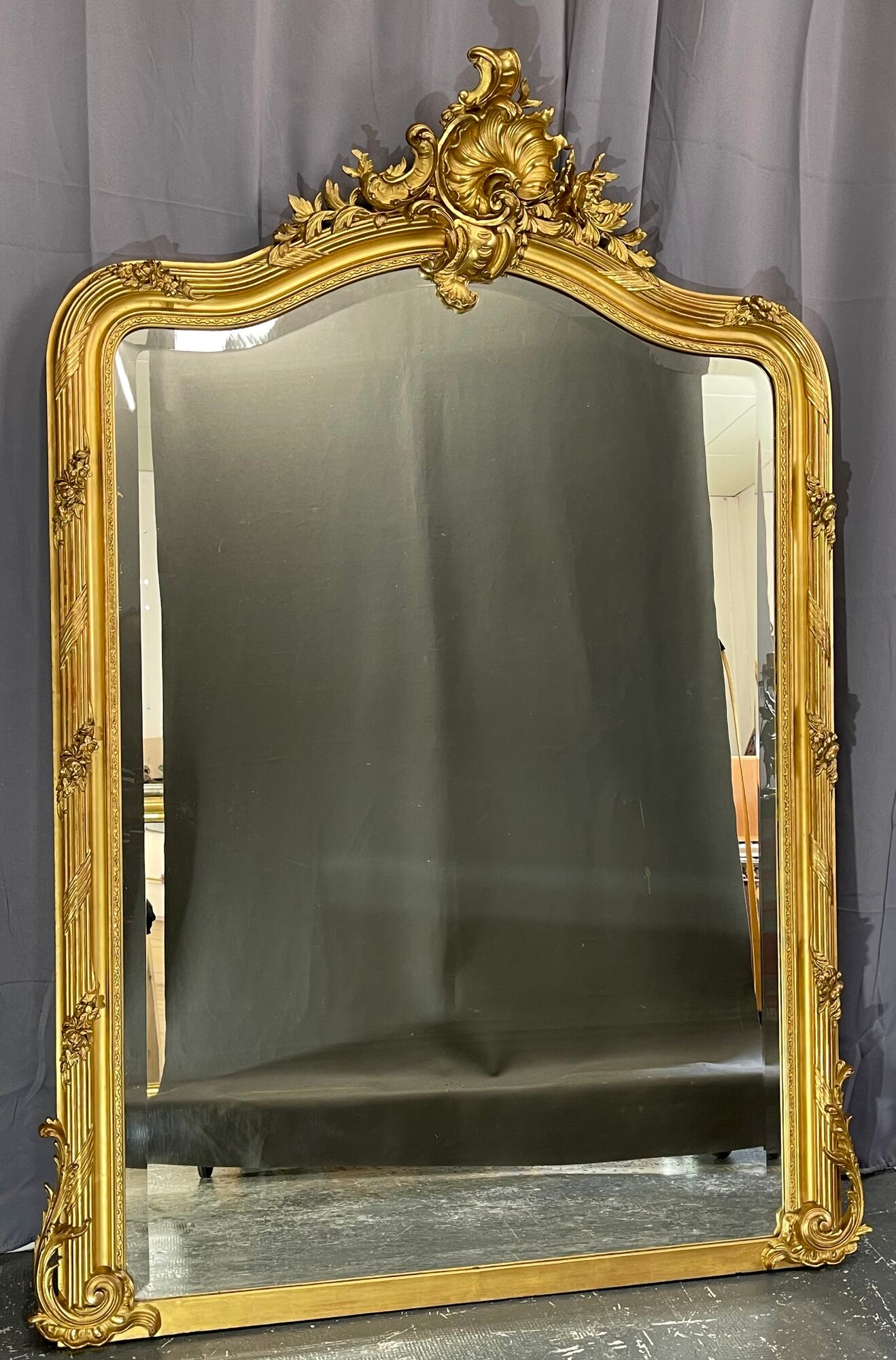 Mirror period XIXth Napoleon III, gilding gold leaf, very good condition