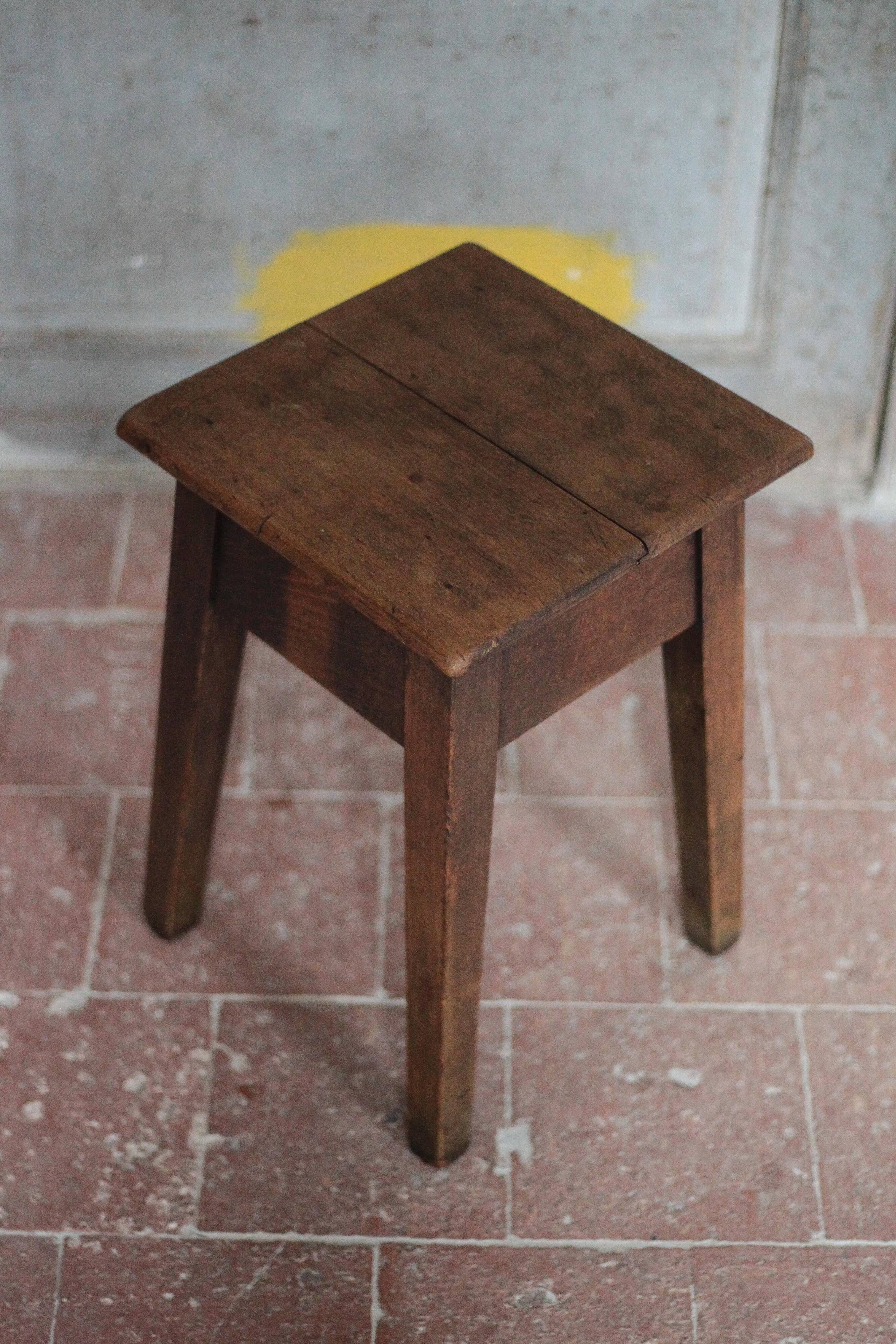 Ancien tabouret bois, tabouret d'appoint, tabouret d'atelier, déco intérieur
