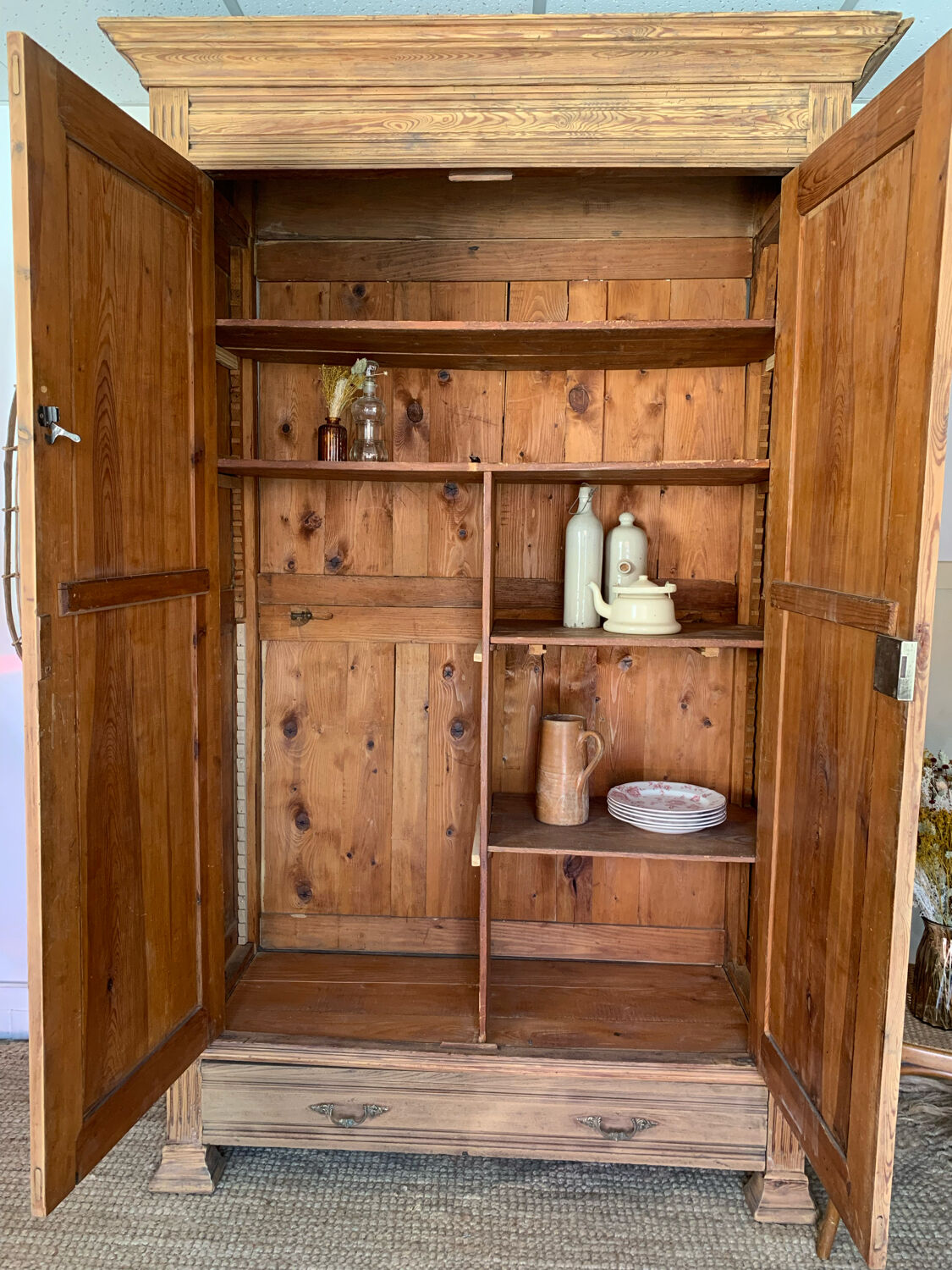 Country cabinet