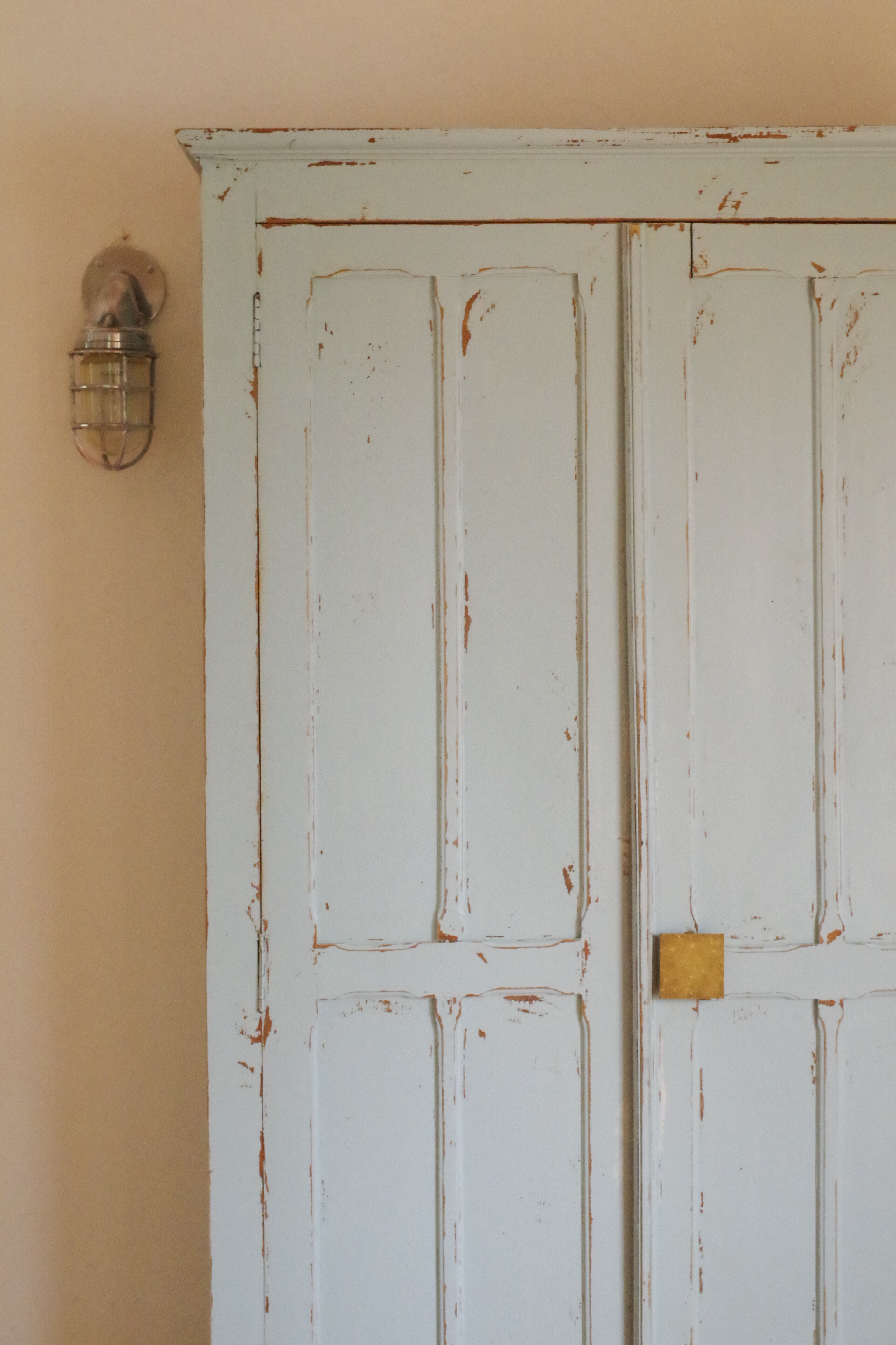 Parisian wardrobe colors soft blue patinated