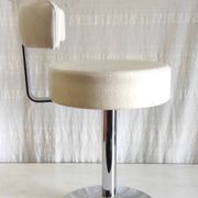 Chaise design pivotante en métal chromé et similicuir - mid. XXéme