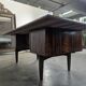 Bureau moderniste en bois exotique