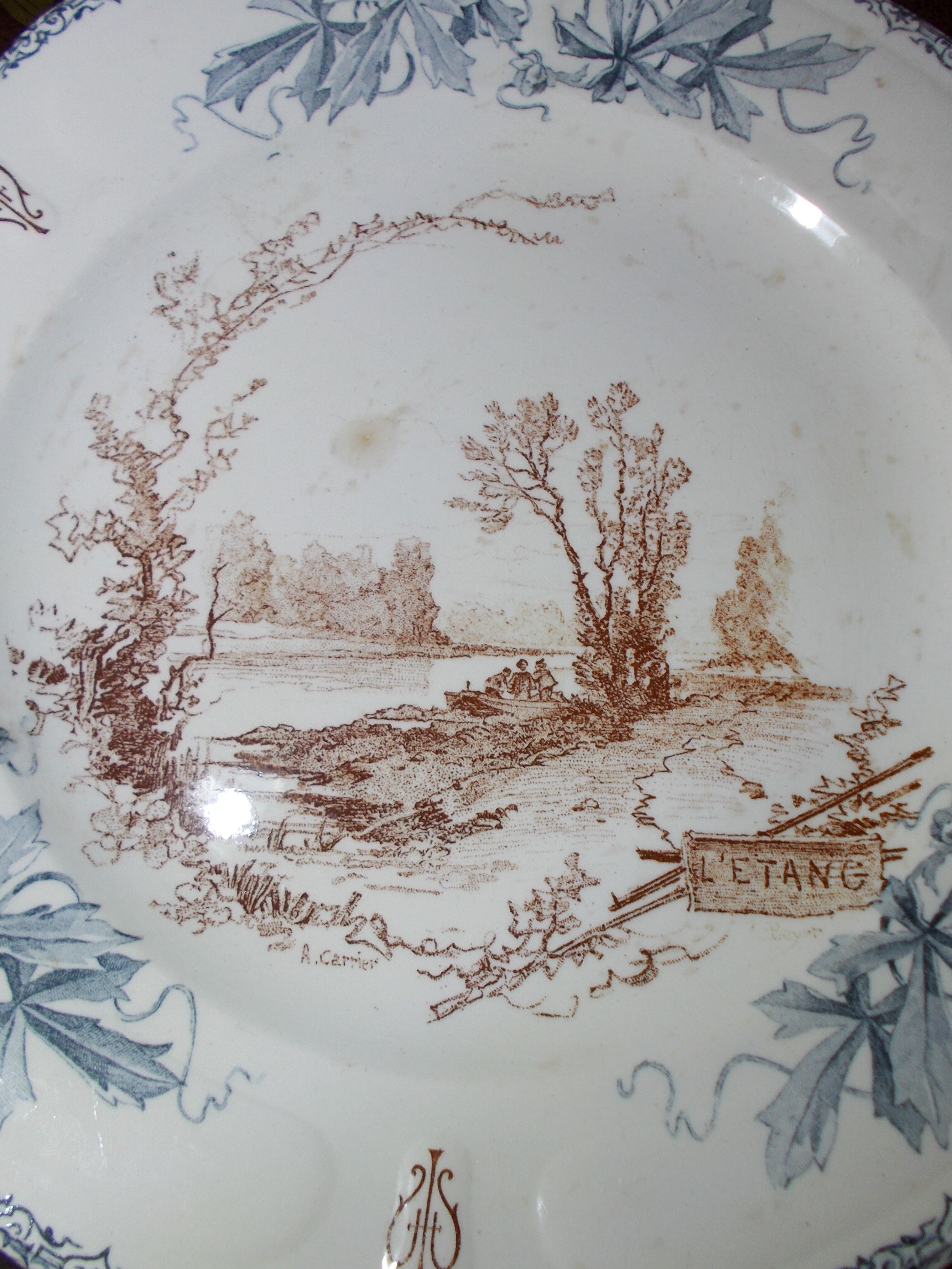 2 plates faience Choisy le Roi Louis XIII