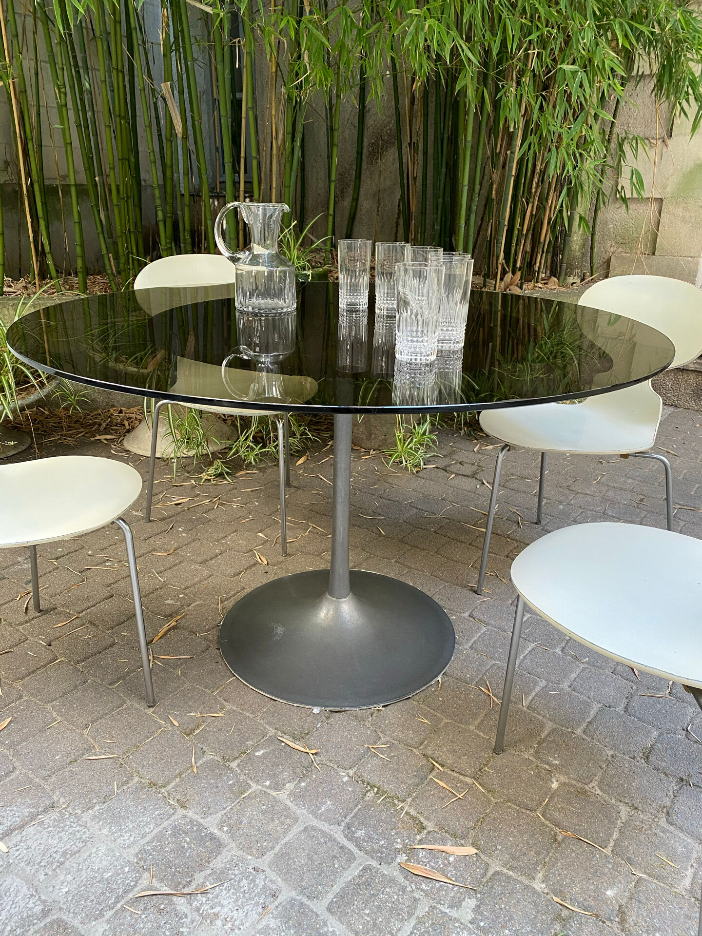 Tulip table