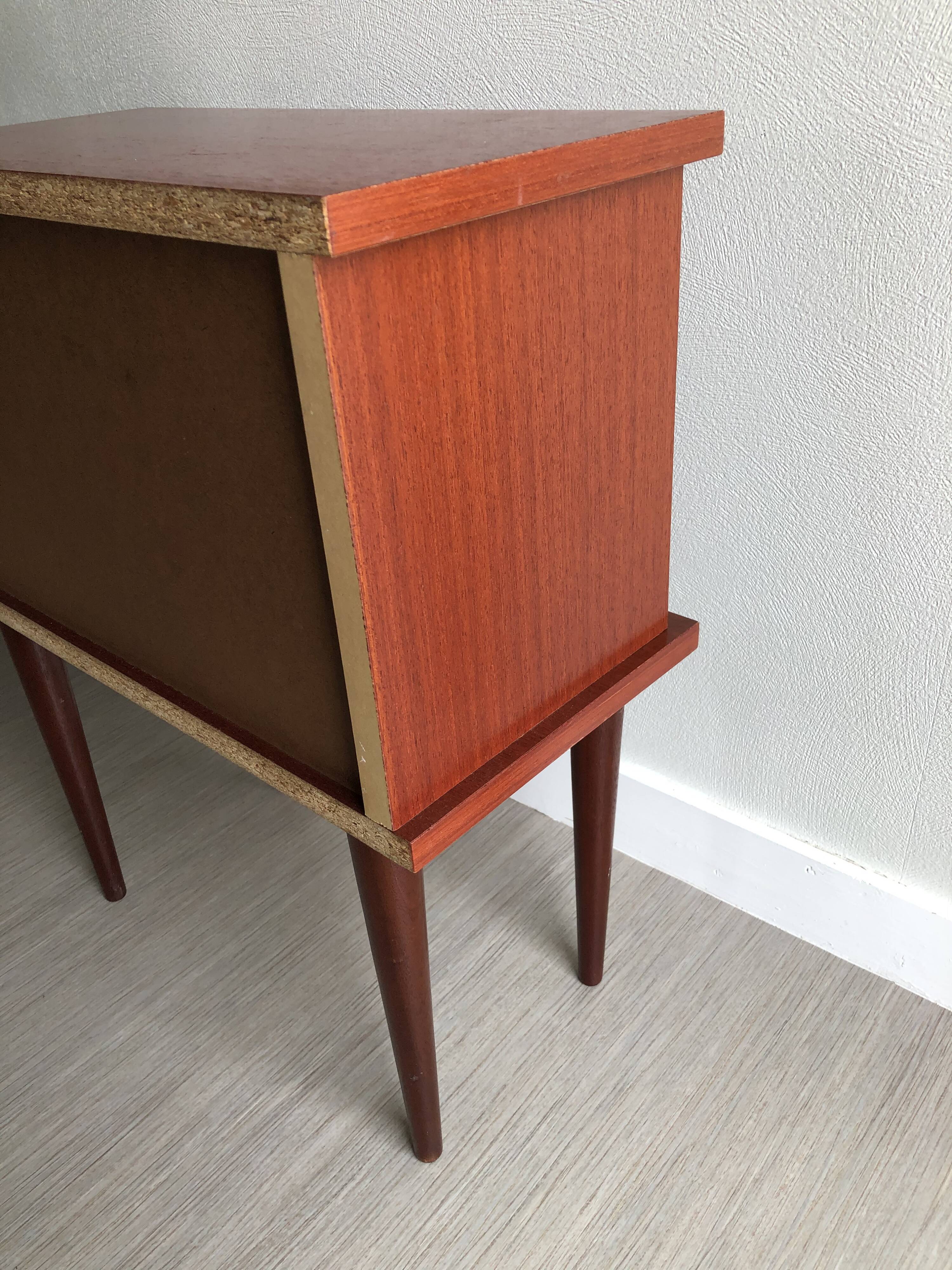 Bedside feet compass