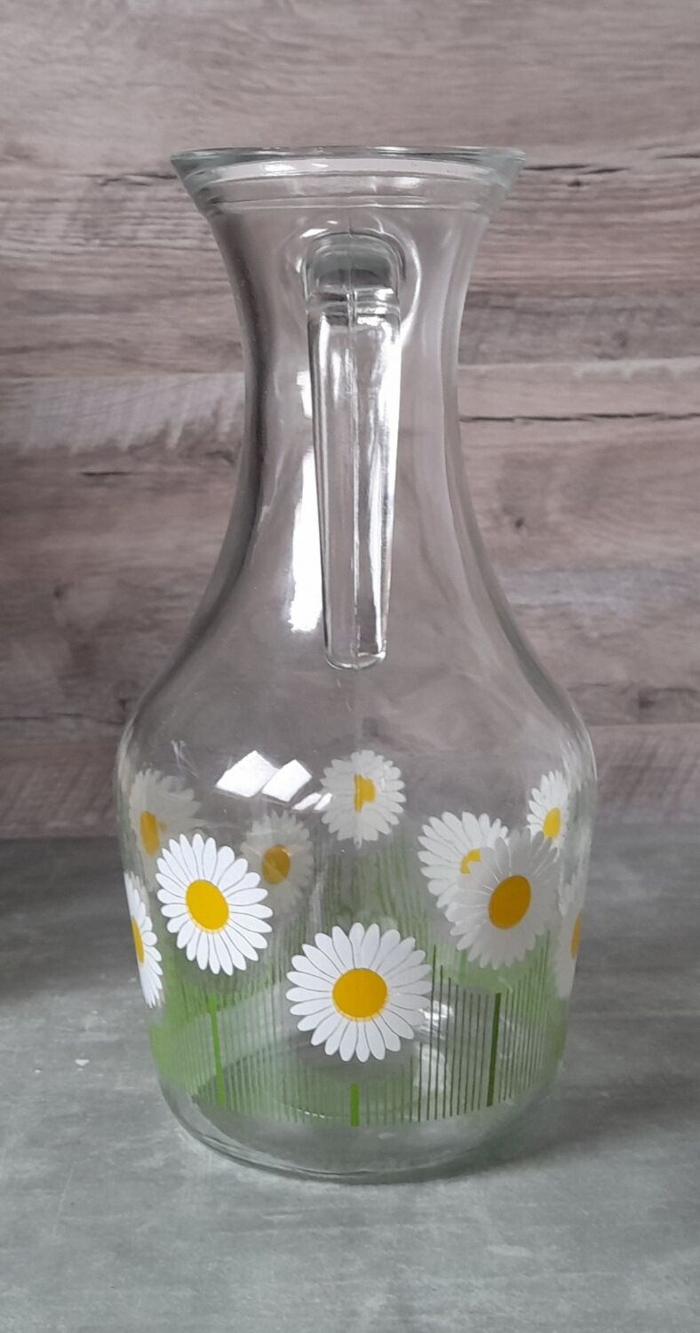 Service at orangeade daisies