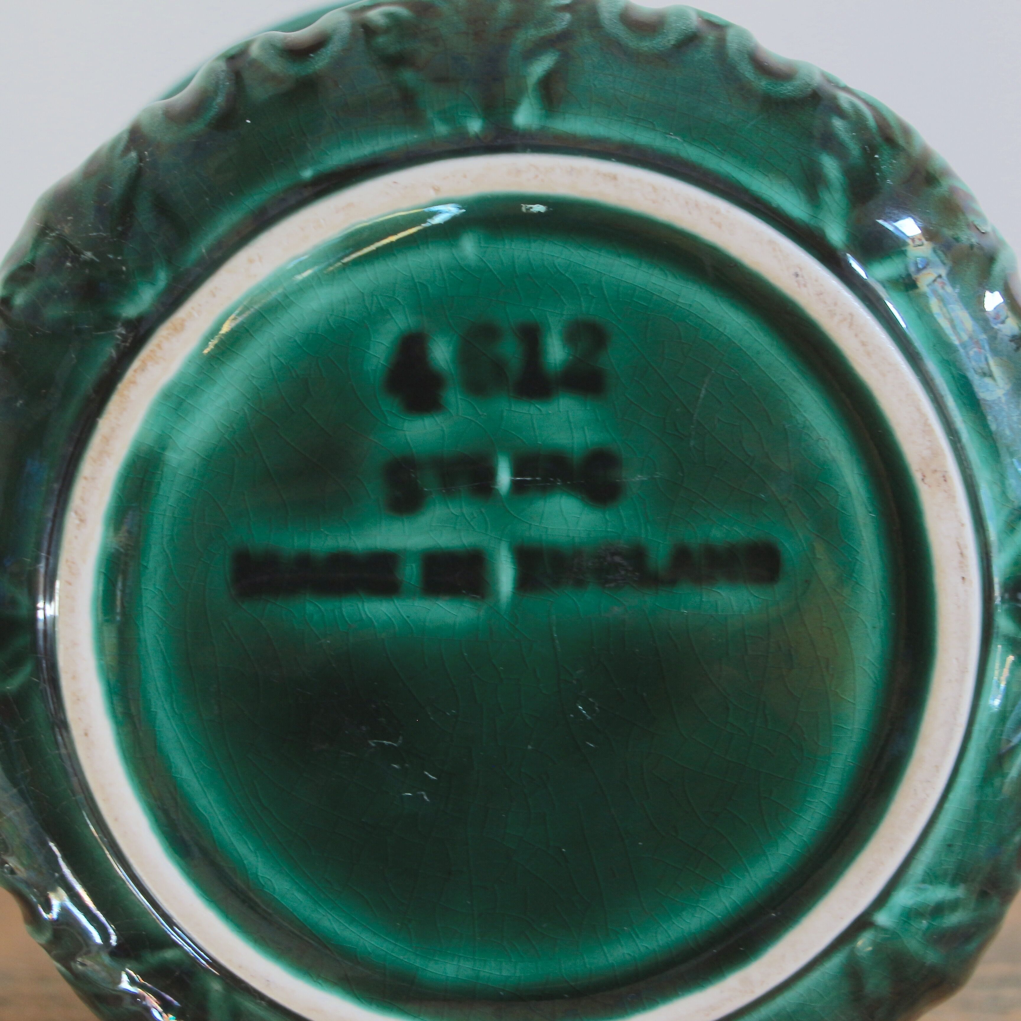 English porcelain pot cover