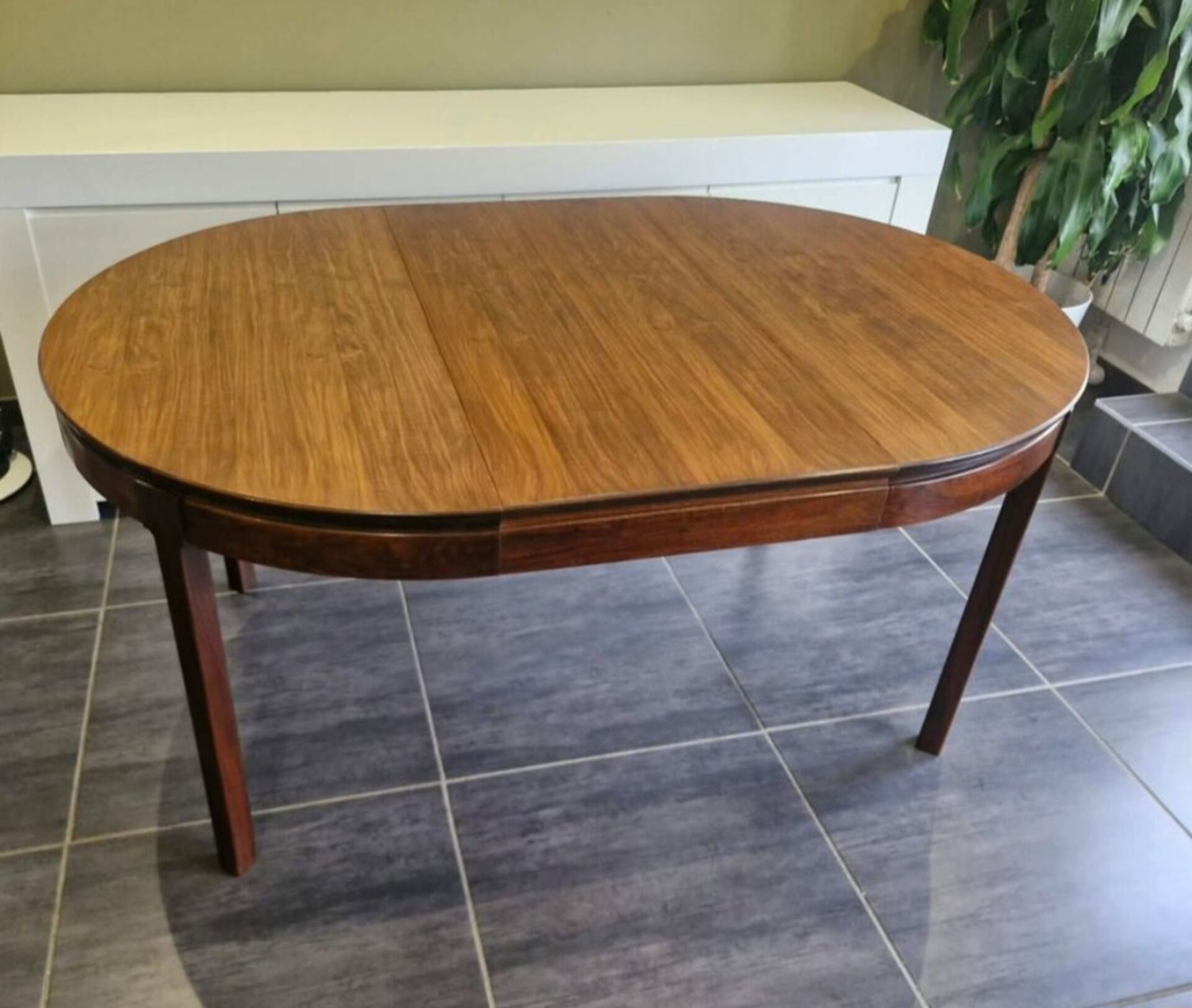 Extendable Scandinavian table in teak, 1970s.