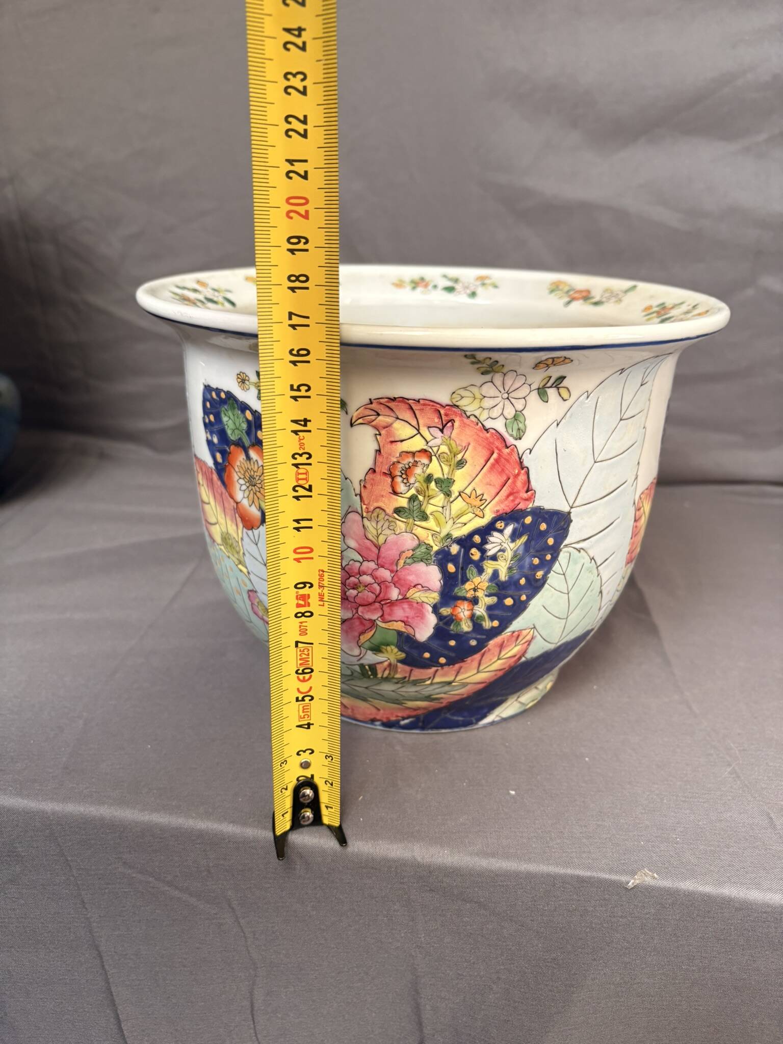 Vase Pot Planter Chinese Porcelain China Floral Flowers Qianlong Period Z